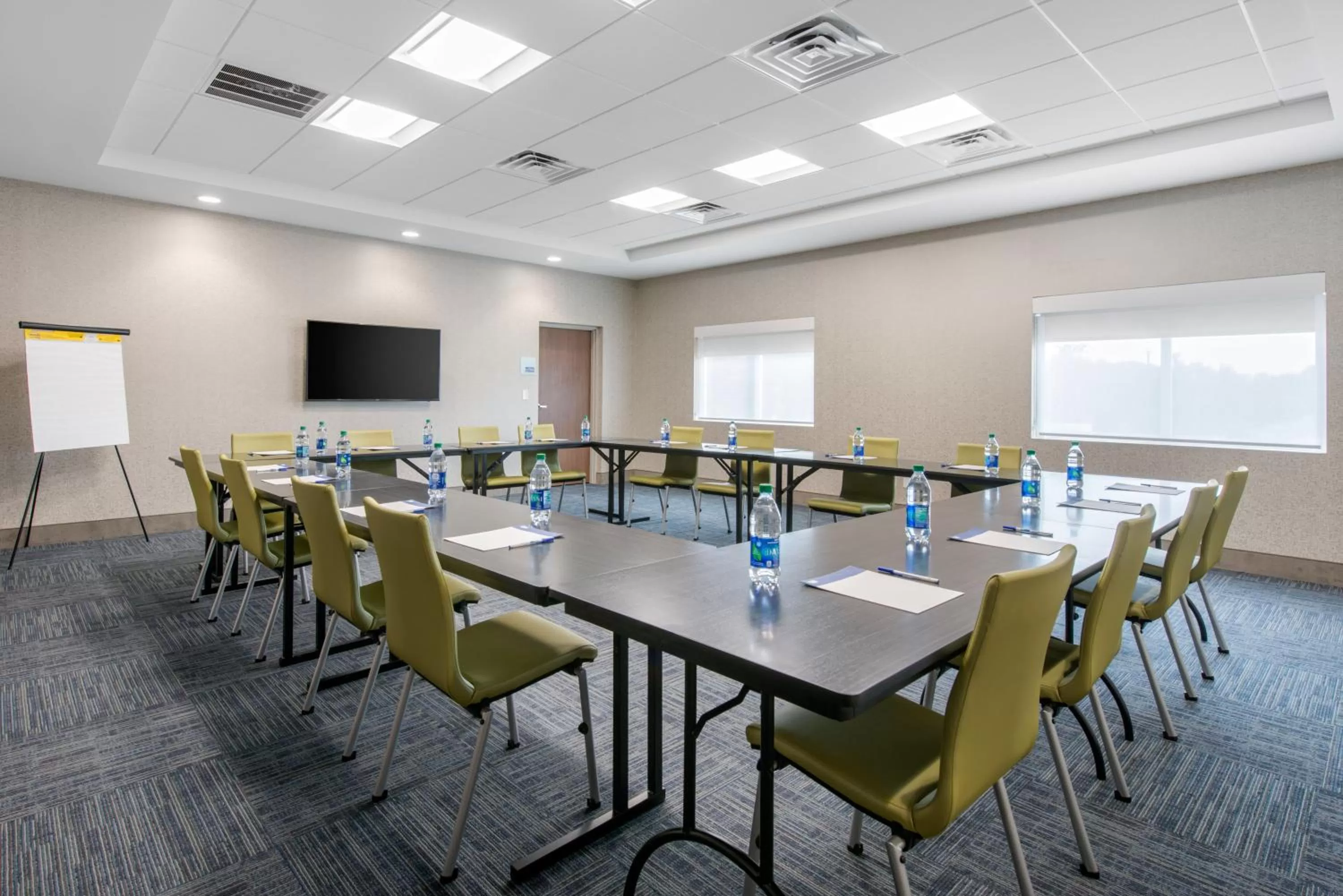 Meeting/conference room in Holiday Inn Express & Suites Alachua - Gainesville Area by IHG