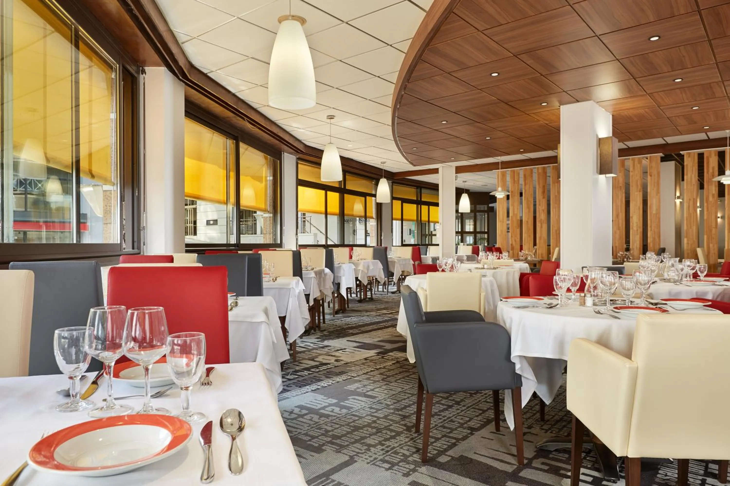 Restaurant/places to eat in Hôtel Roissy