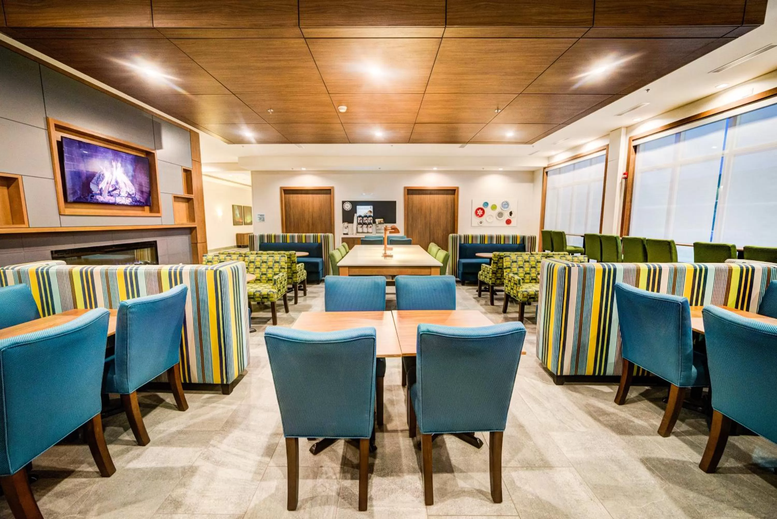 Breakfast in Holiday Inn Express & Suites - West Edmonton-Mall Area by IHG