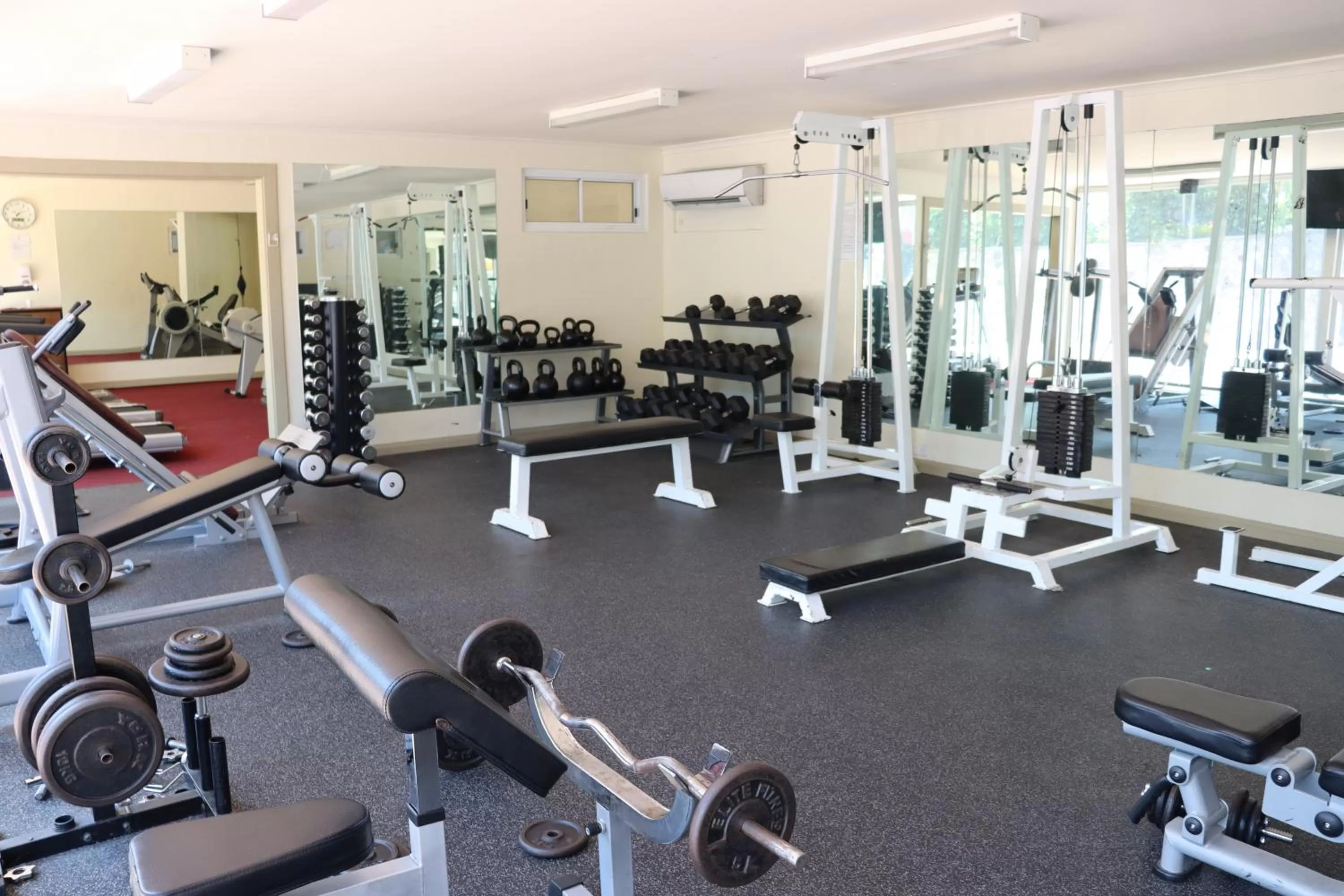 Fitness centre/facilities in Gateway Hotel