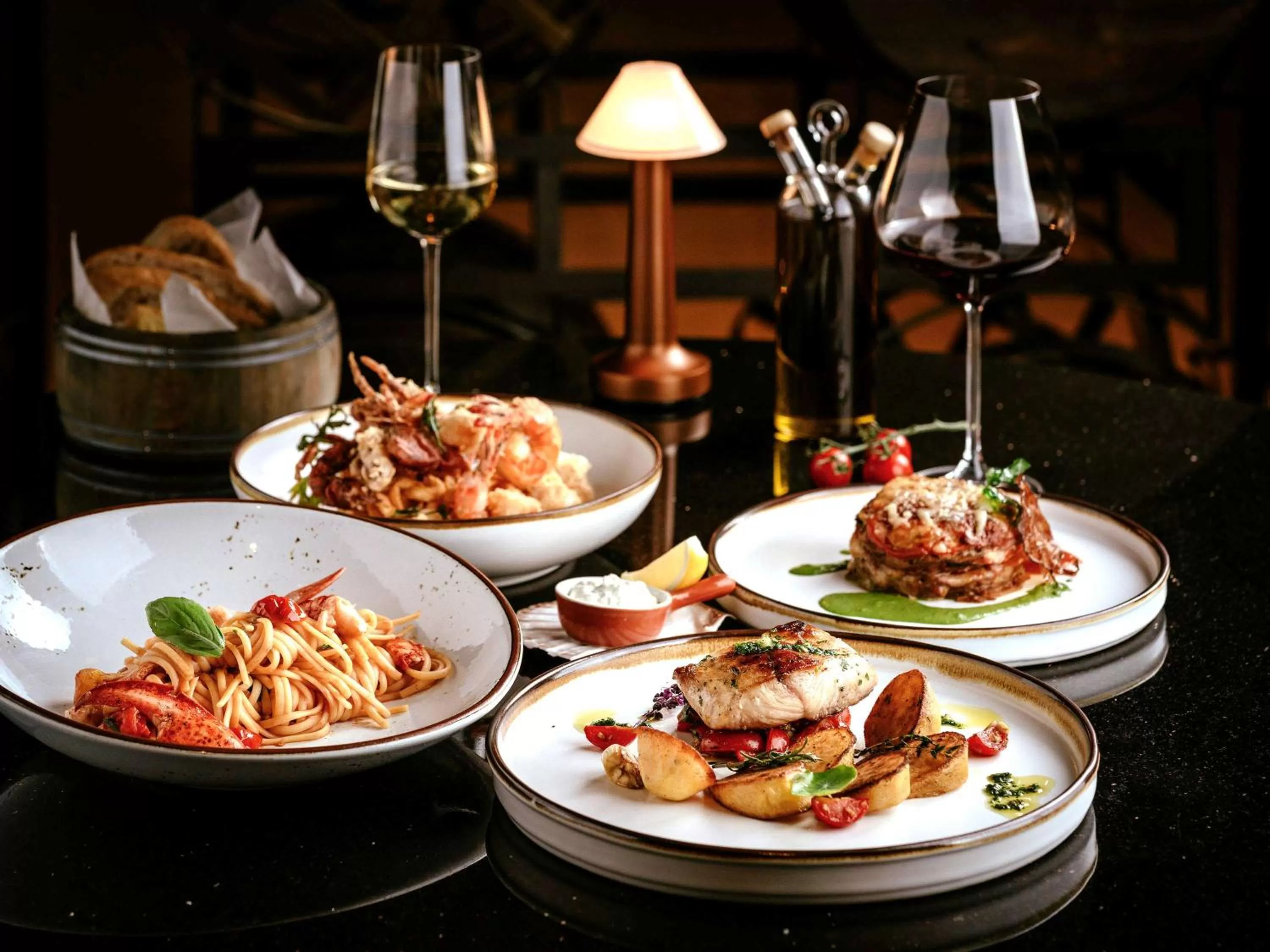 Restaurant/places to eat, Lunch and Dinner in Hotel Muse Bangkok Langsuan - MGallery