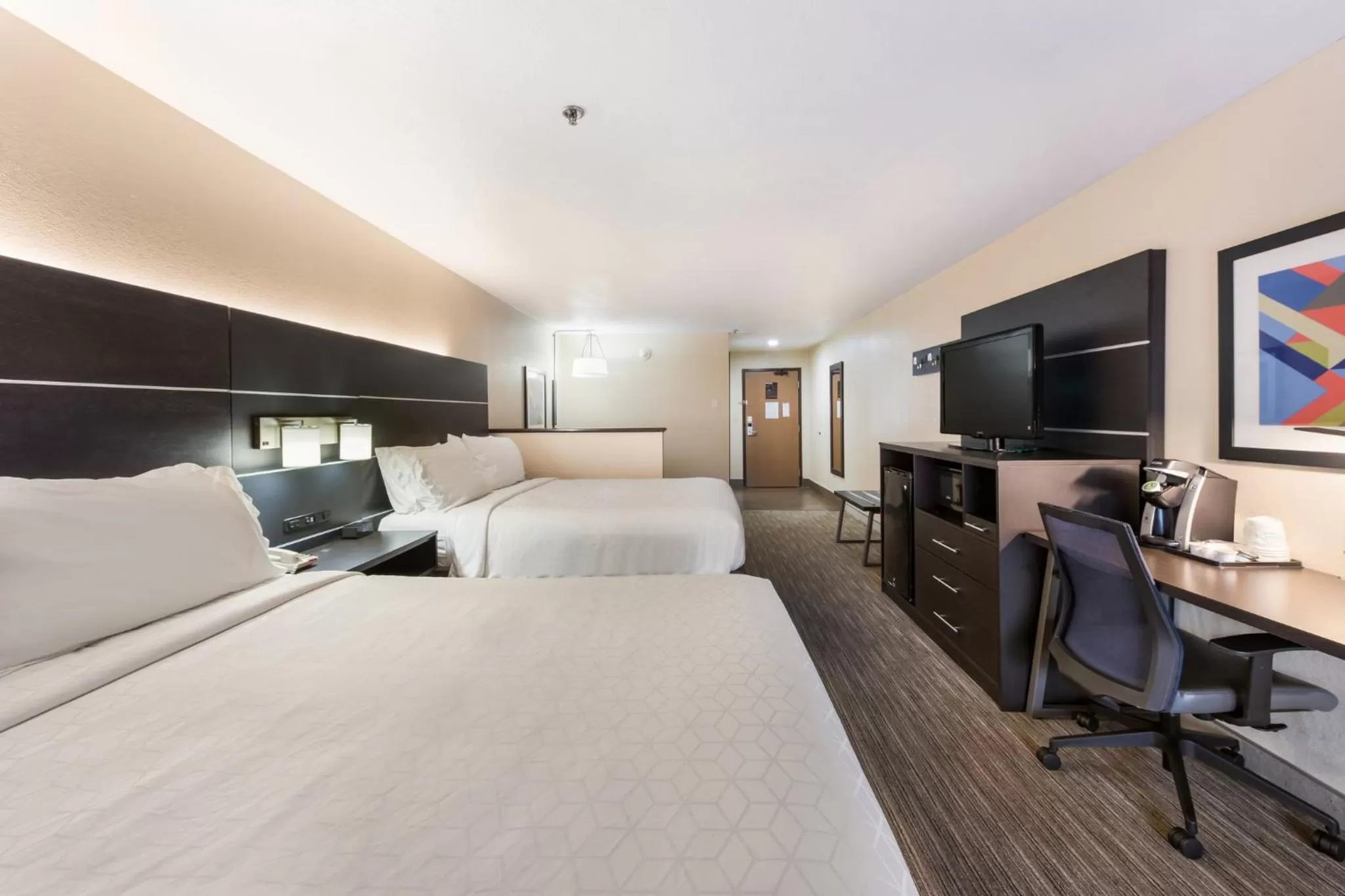 Photo of the whole room, Bed in Holiday Inn Express London-I-70 by IHG