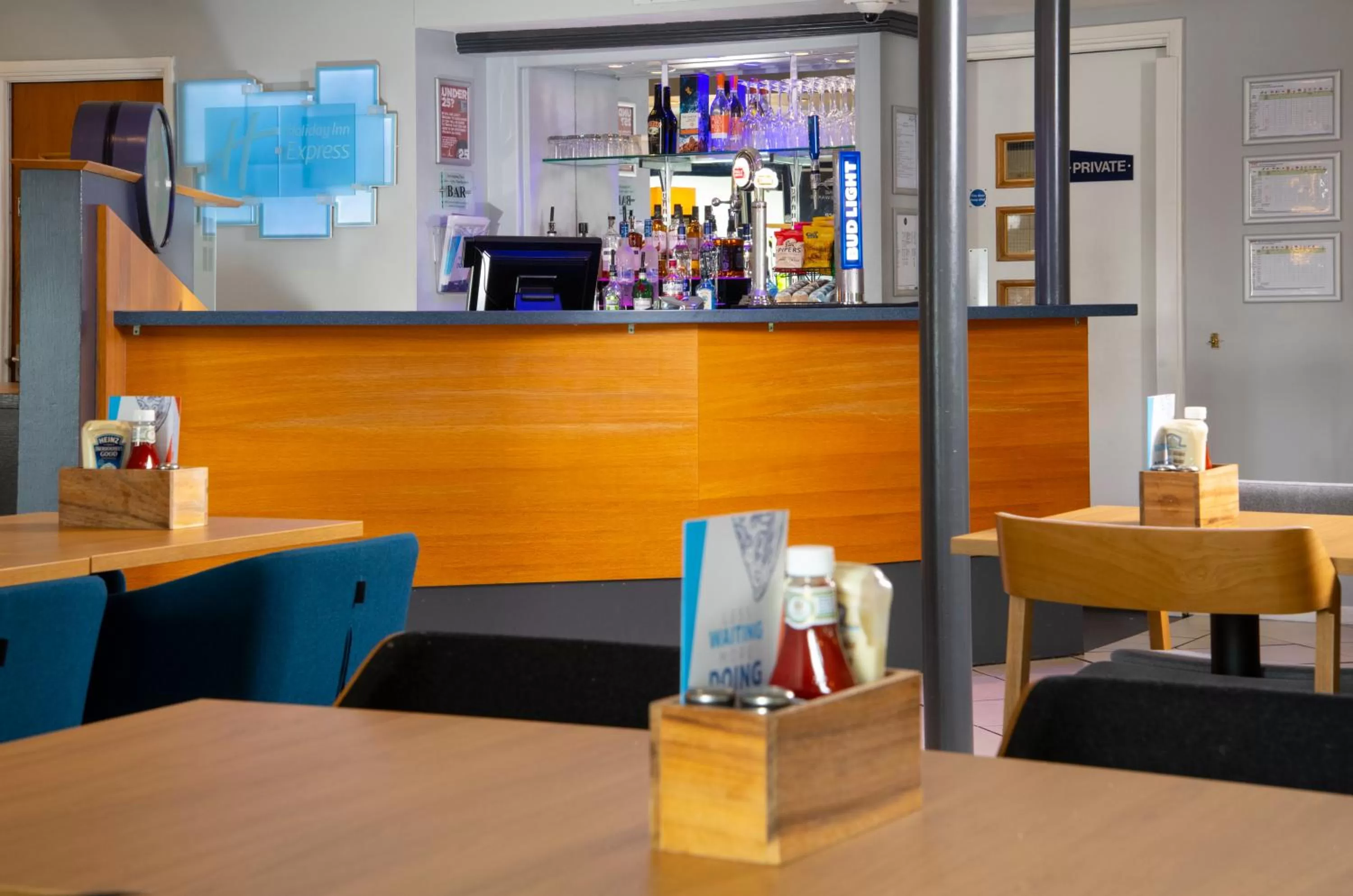Lounge or bar in Holiday Inn Express Peterborough by IHG
