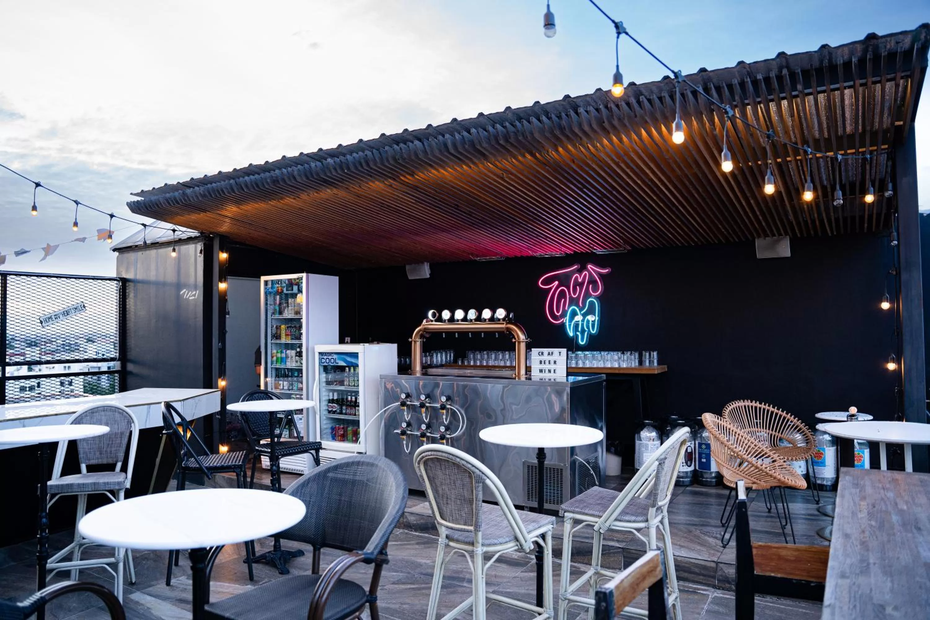 Lounge or bar, Restaurant/Places to Eat in The Riche Boutique SHA Plus