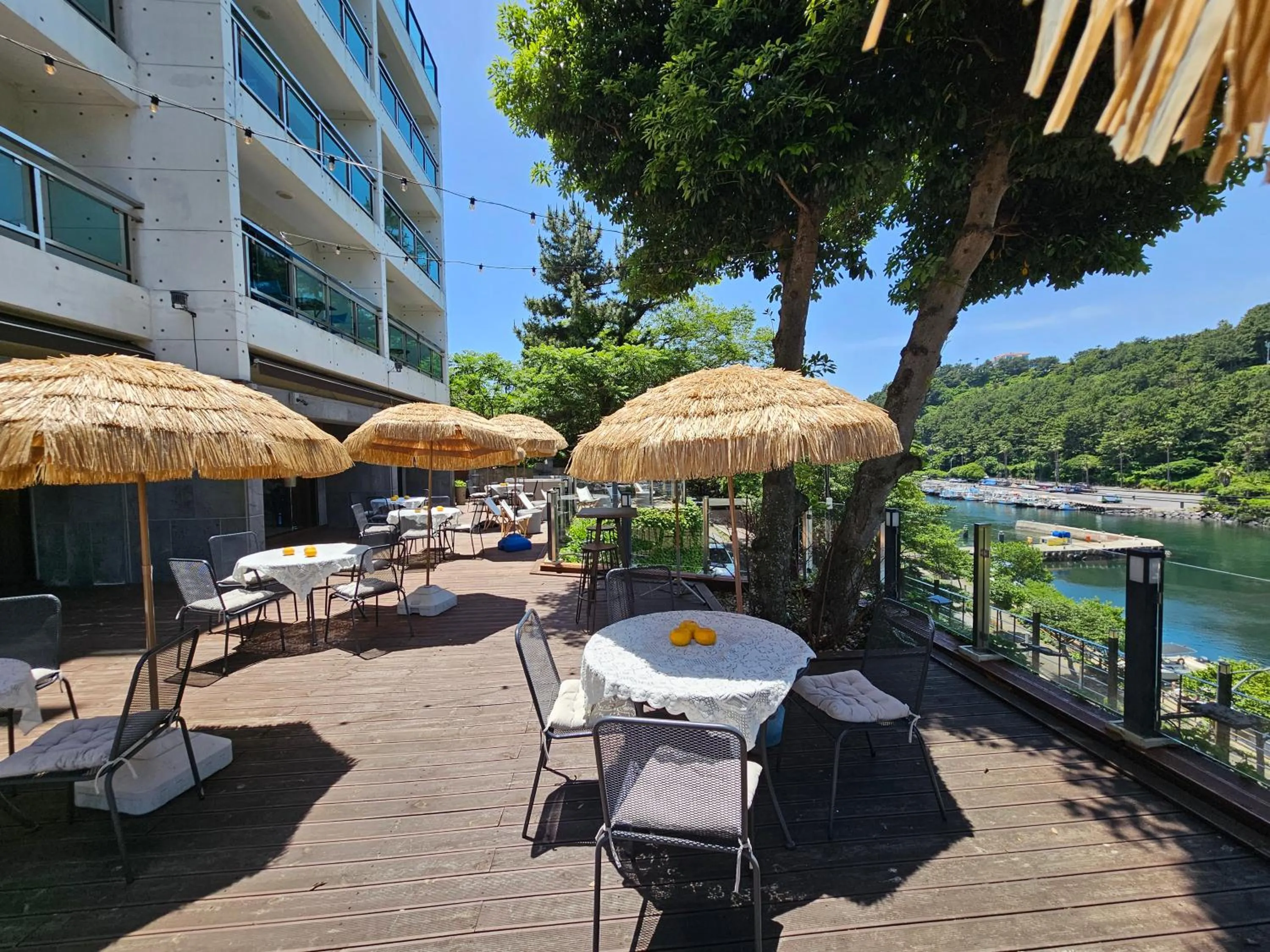 Balcony/Terrace in Maison de ciel harbor39 구 천지연 크리스탈 호텔