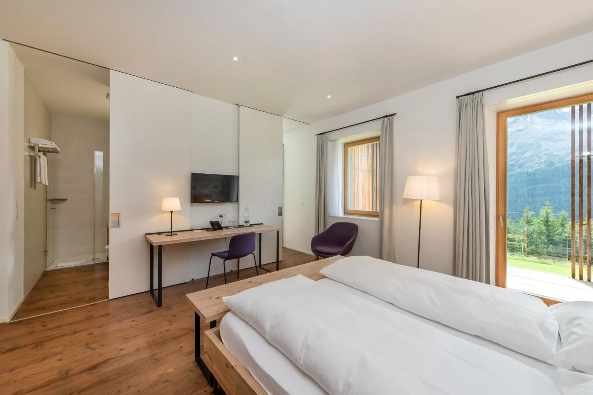 Photo of the whole room, Bed in Randolins Familienresort