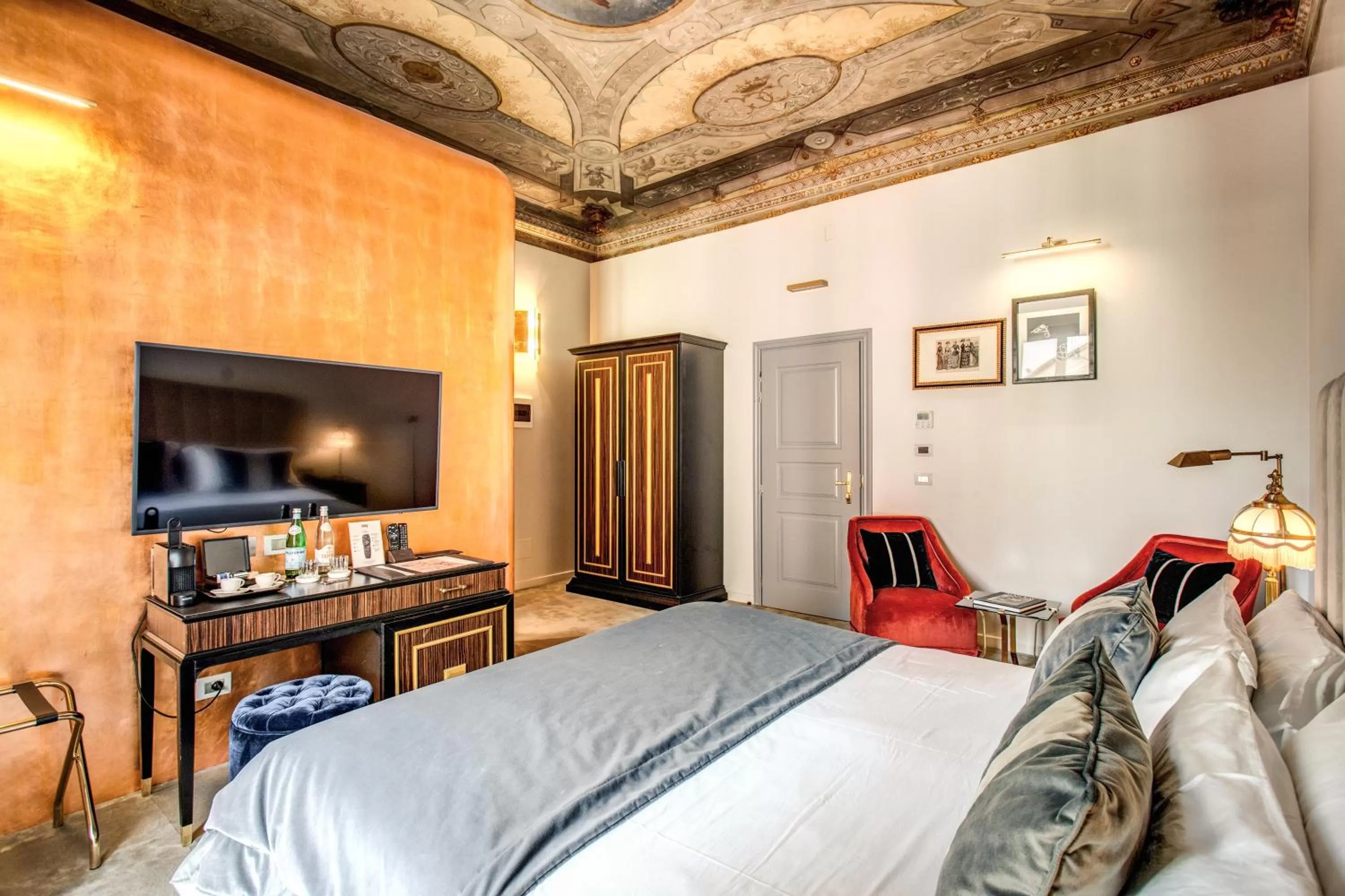 Photo of the whole room, Bed in Martius Private Suites Hotel