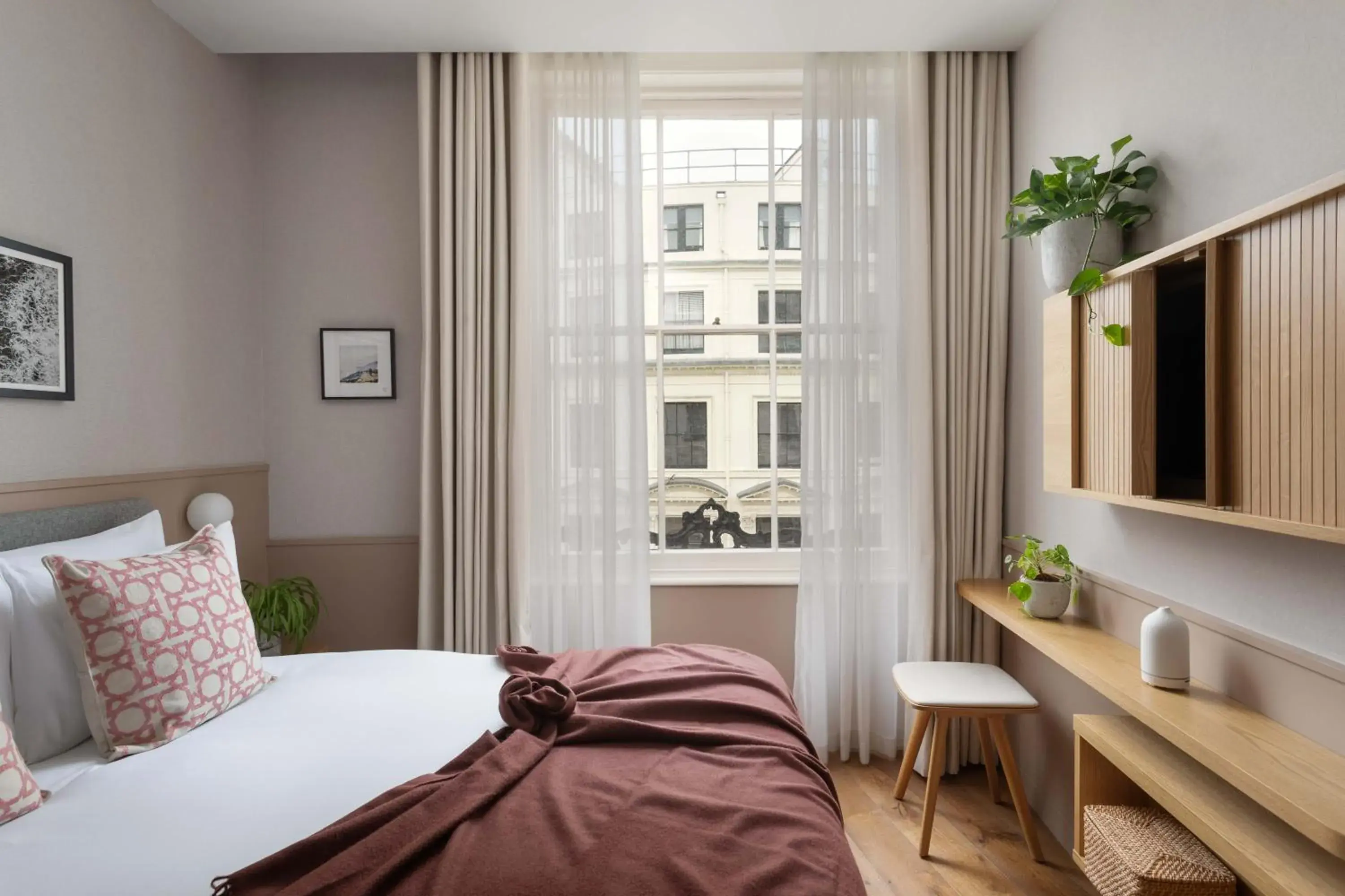 Cozy Double in Inhabit Queen's Gardens, a Member of Design Hotels Cozy Double in Inhabit Queen's Gardens, a Member of Design Hotels