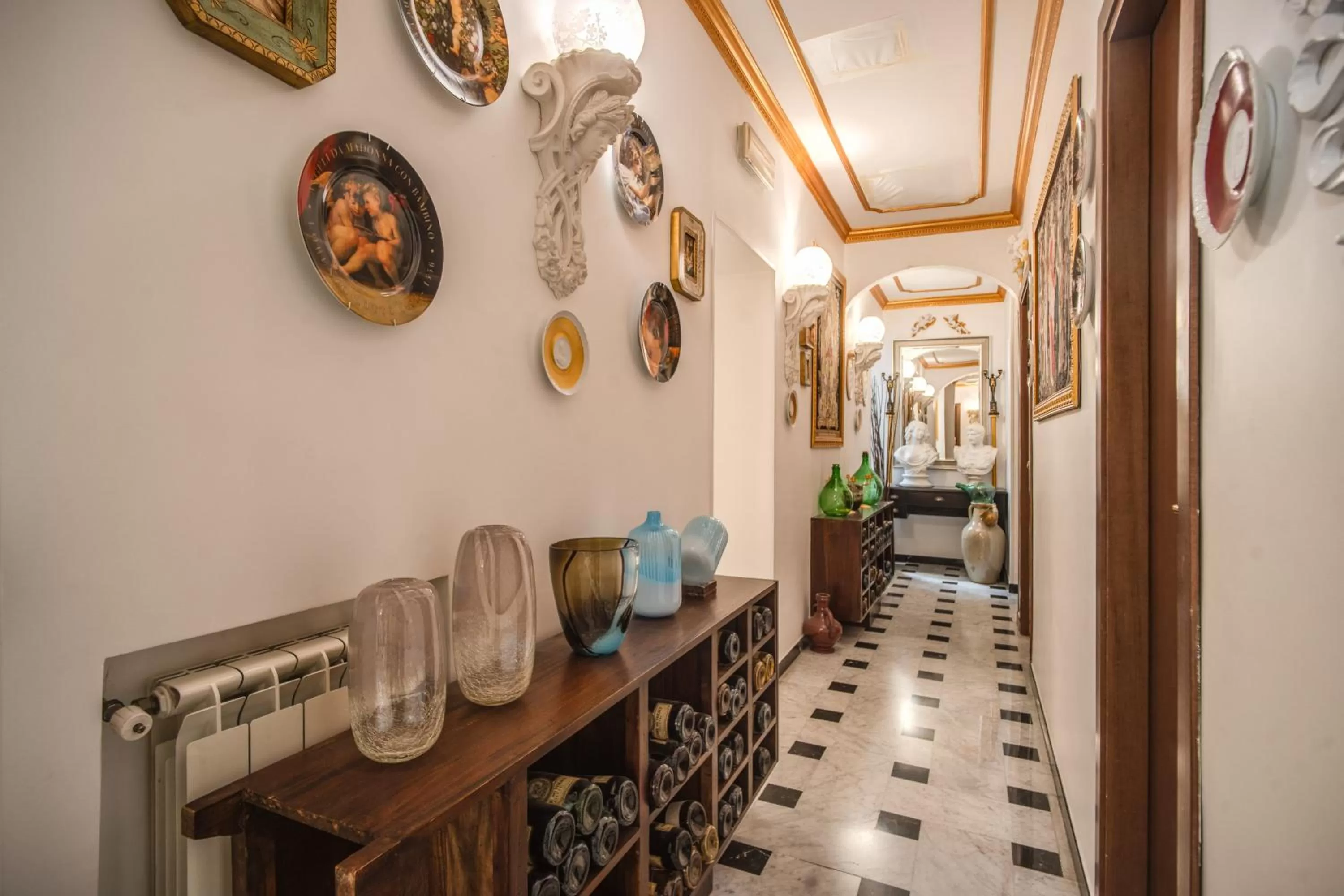 Decorative detail in Nakissa Inn