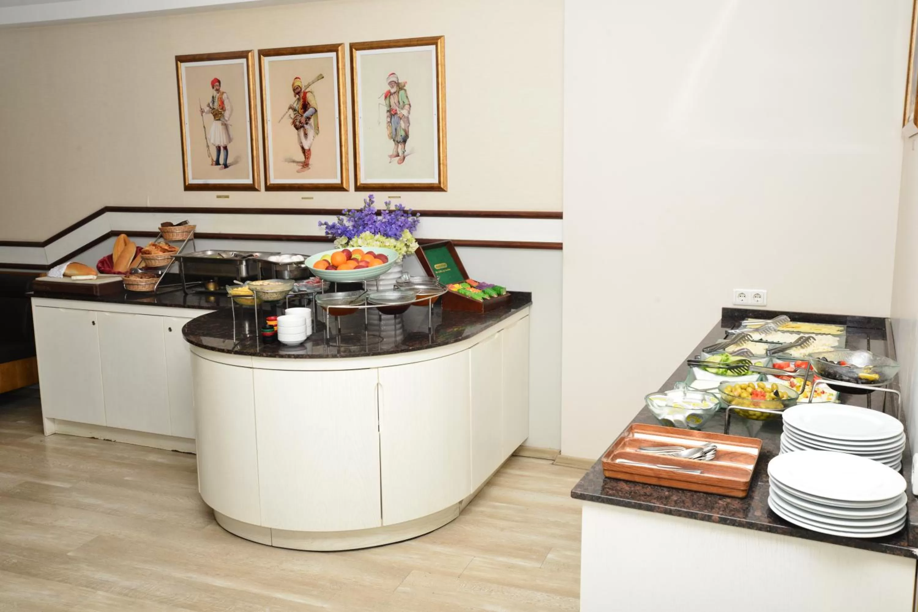 Restaurant/places to eat in Ilkay Hotel