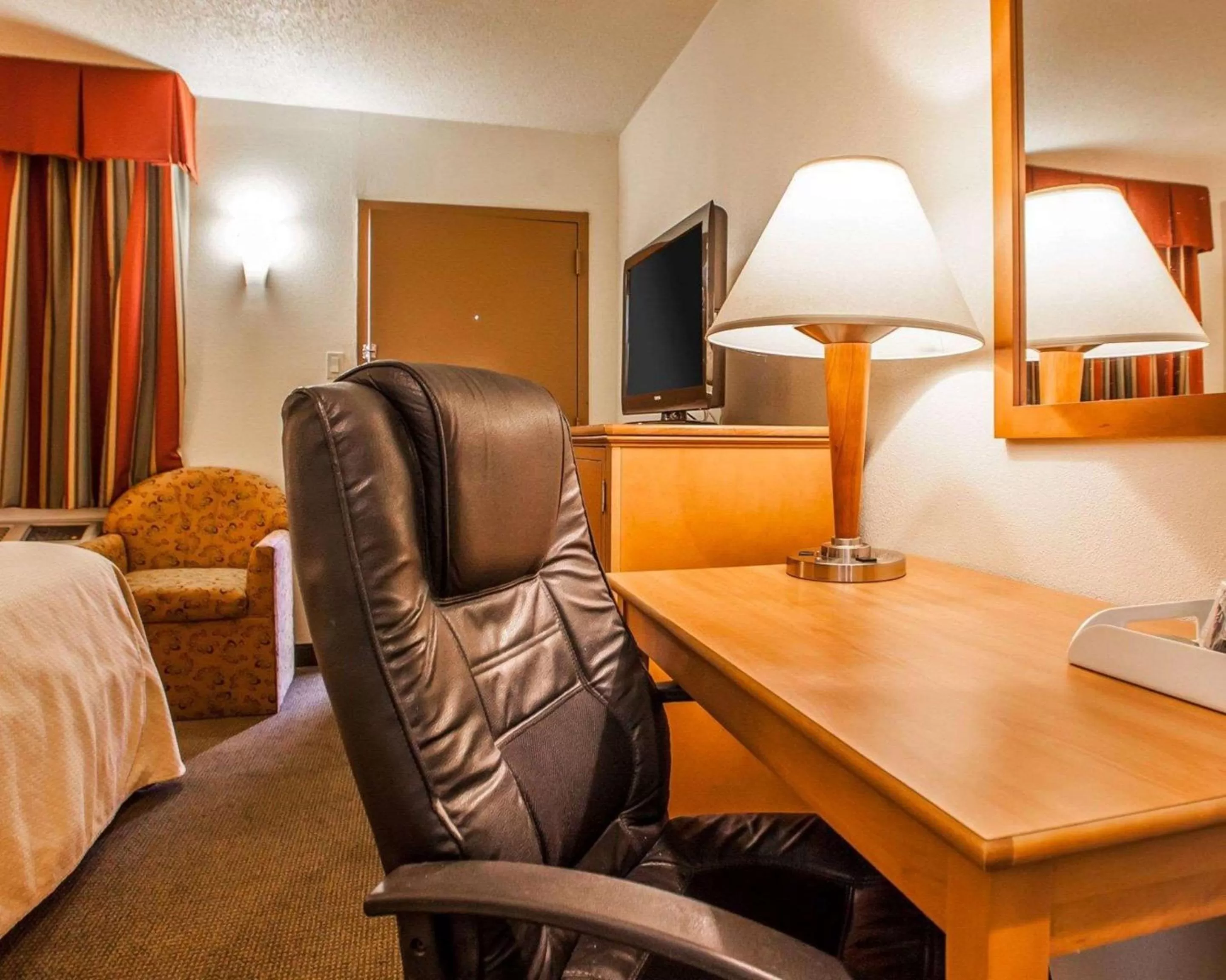 Photo of the whole room, Bed in Rodeway Inn Point Pleasant Beach