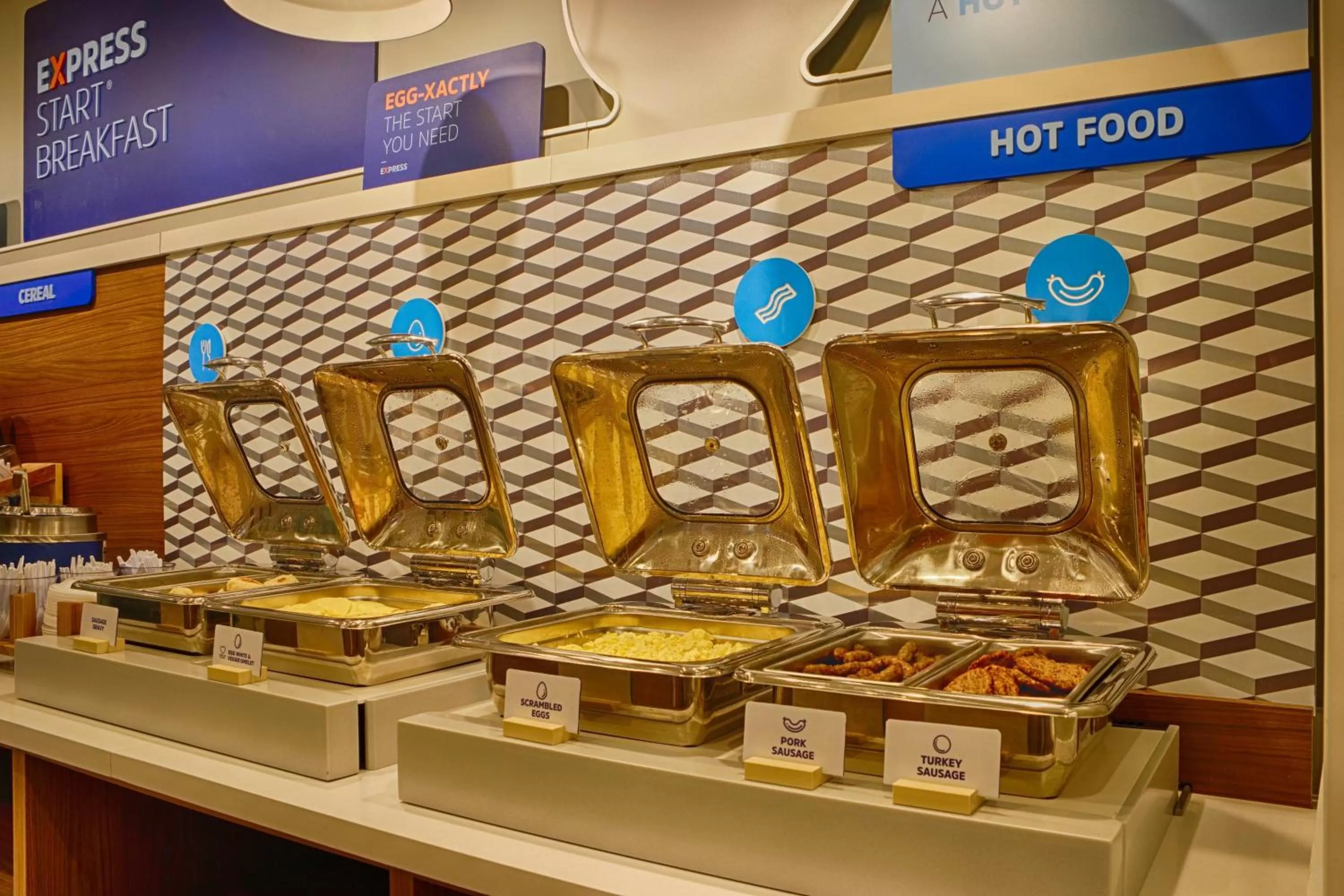 Breakfast in Holiday Inn Express & Suites - Detroit Northwest - Livonia by IHG