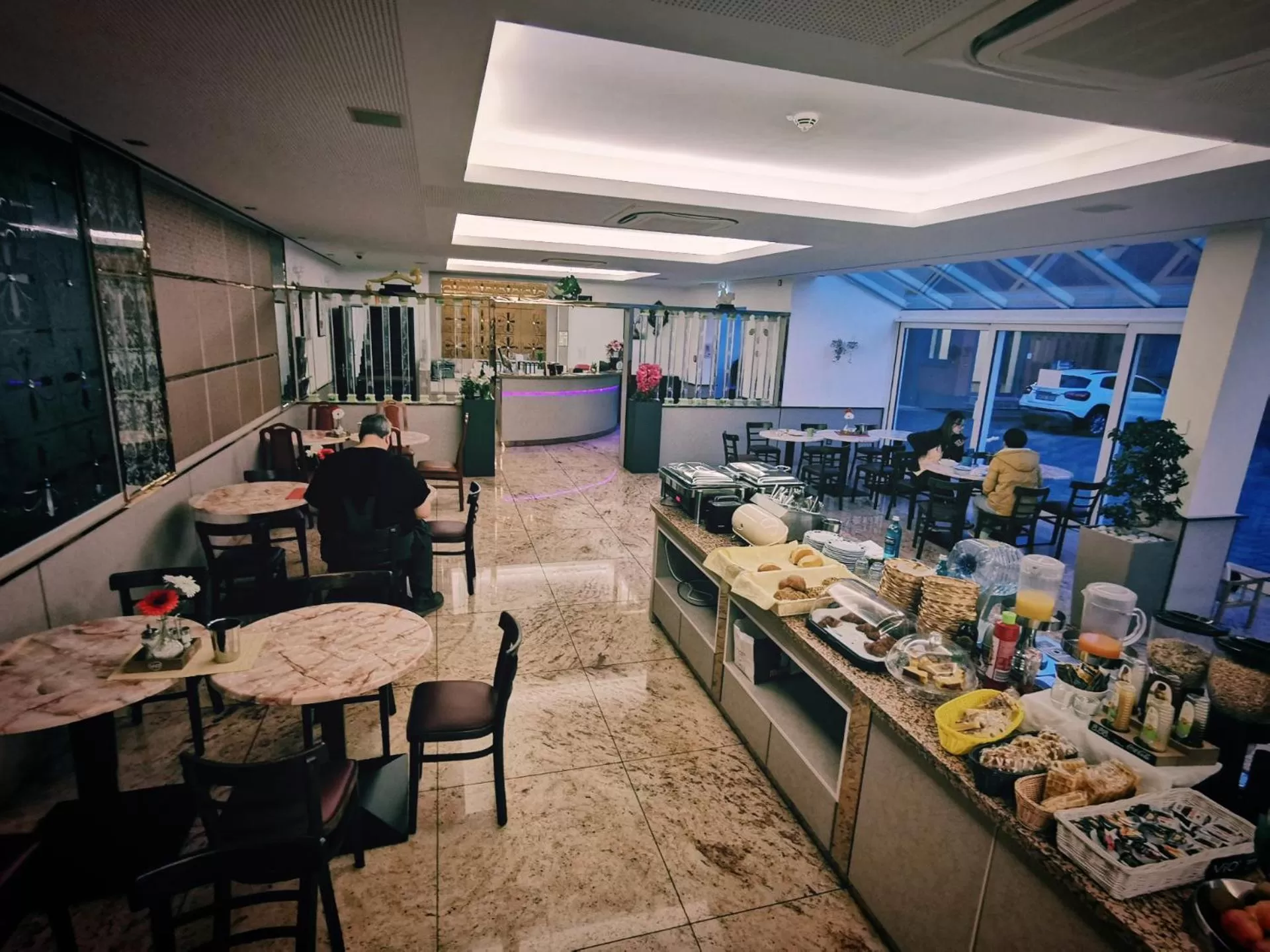 Restaurant/places to eat in Hotel Fortune