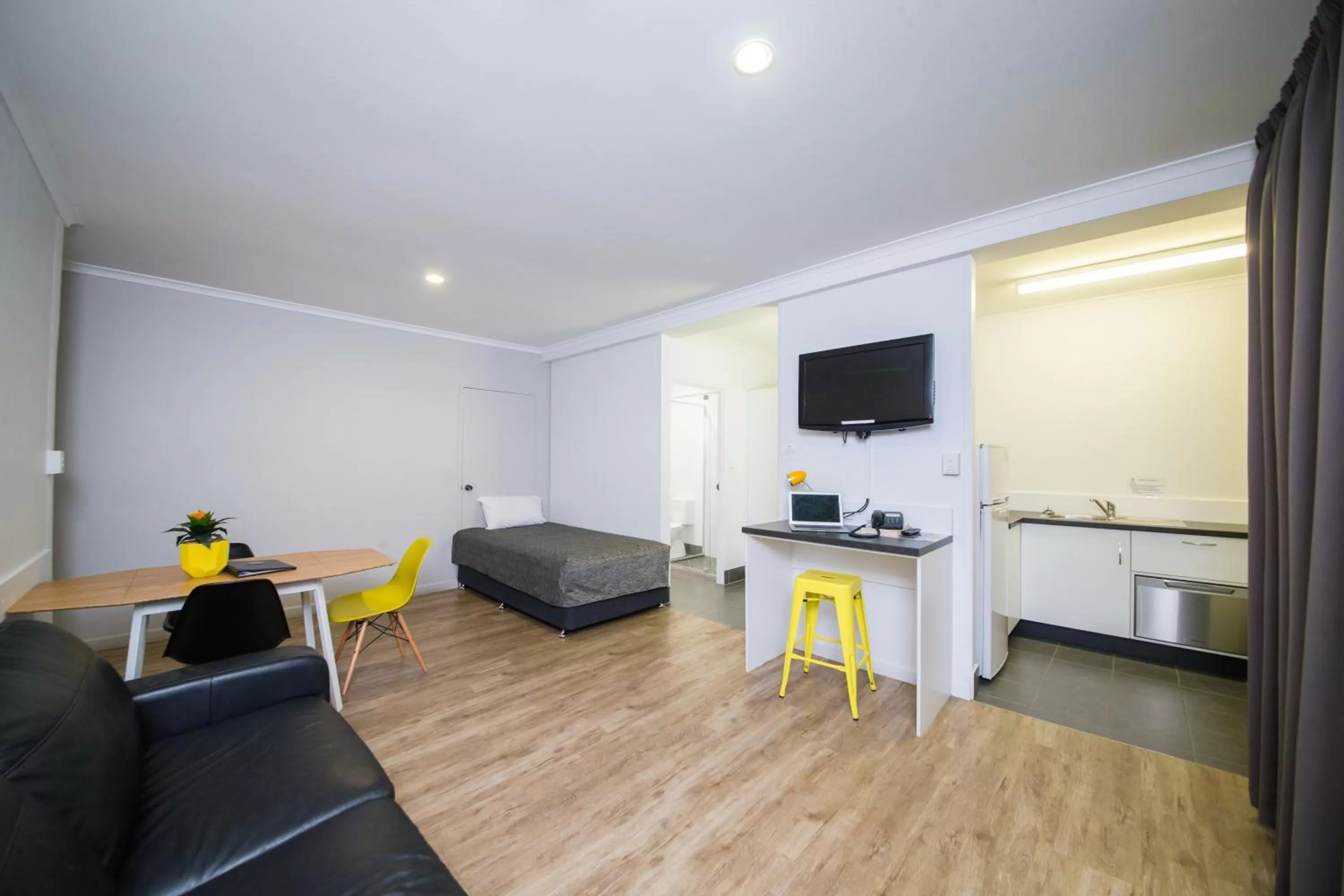 Living room in Glenmore Palms Motel