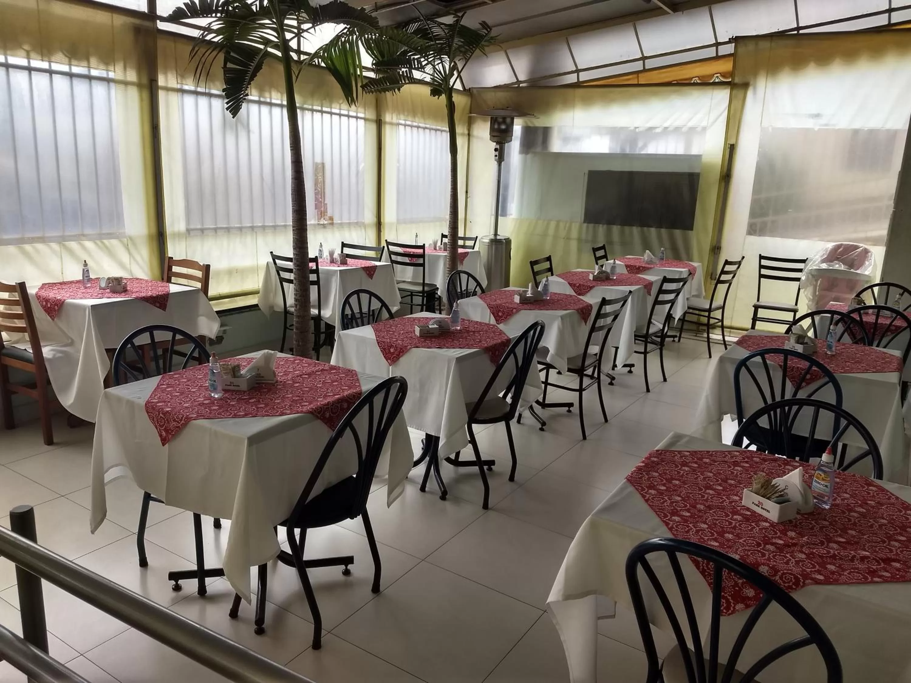 Restaurant/places to eat in Vinte Park Hotel