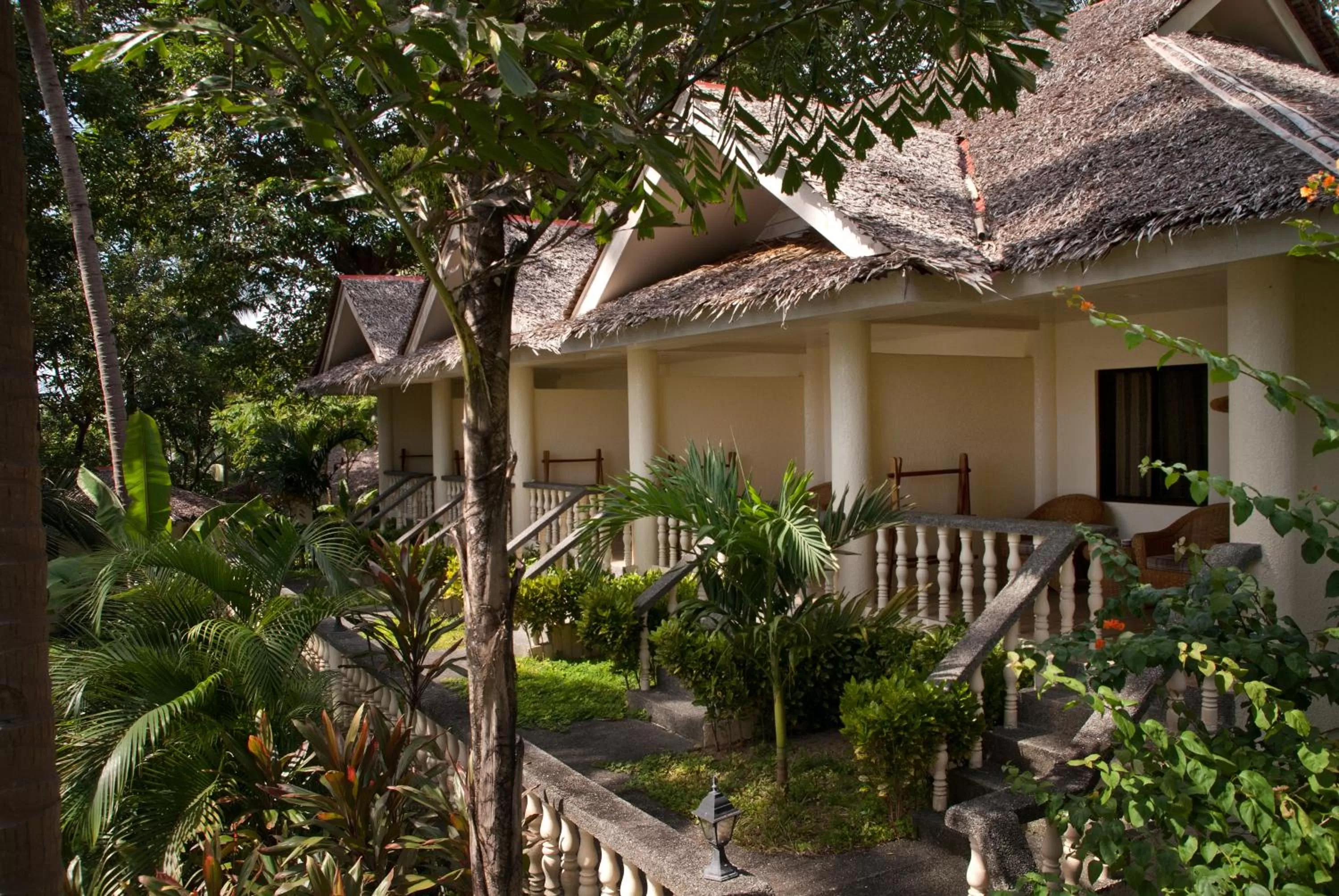 Garden in Easy Diving and Beach Resort