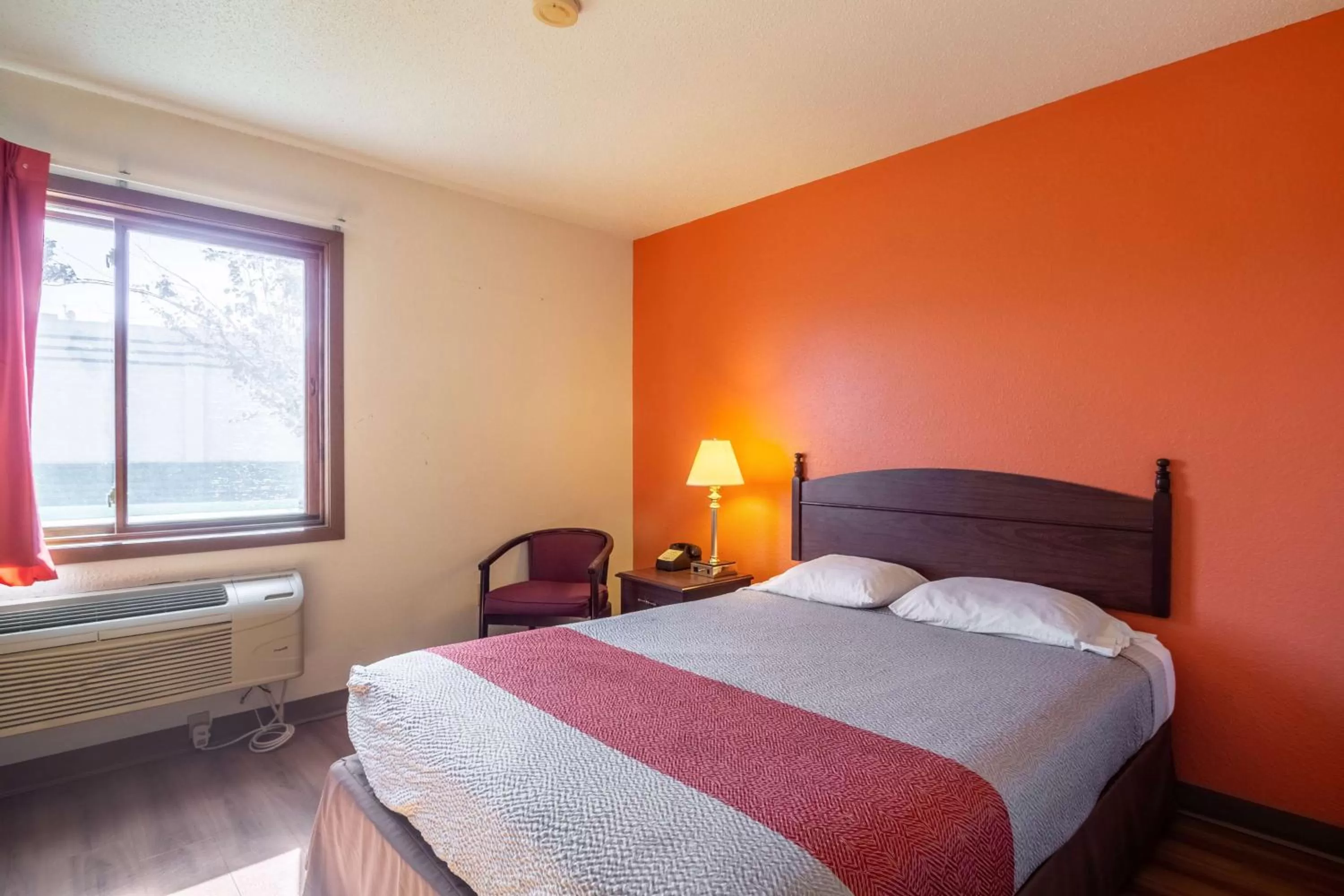 Photo of the whole room, Bed in Motel 6-Saukville, WI