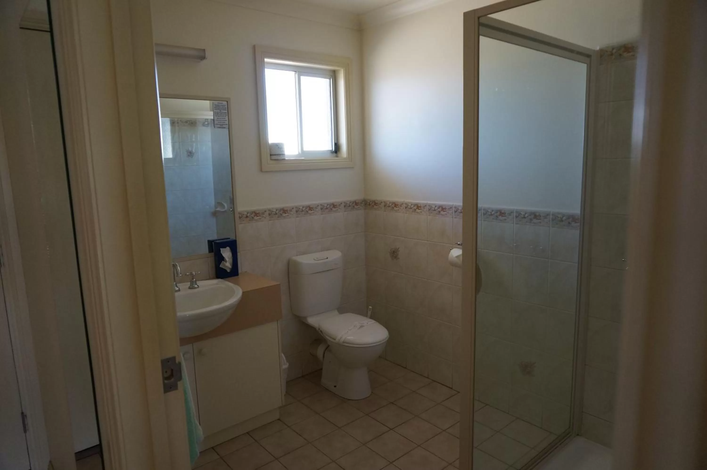 Bathroom in Mid City Plantation Motel