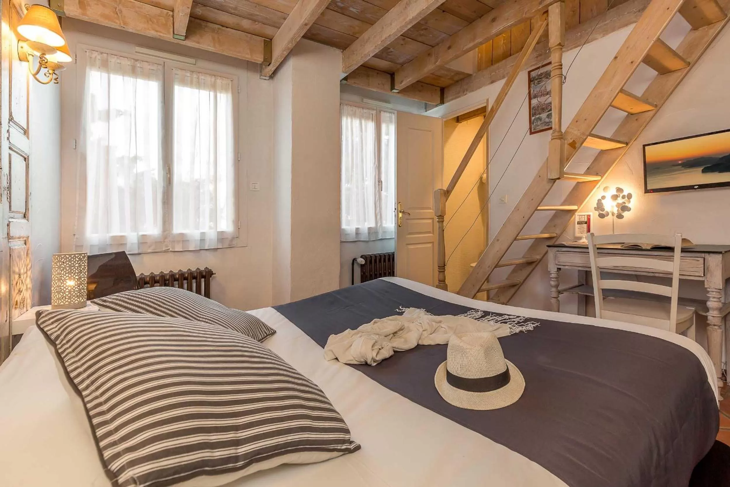 Bed in The Originals Boutique, Clair Hôtel, Martigues