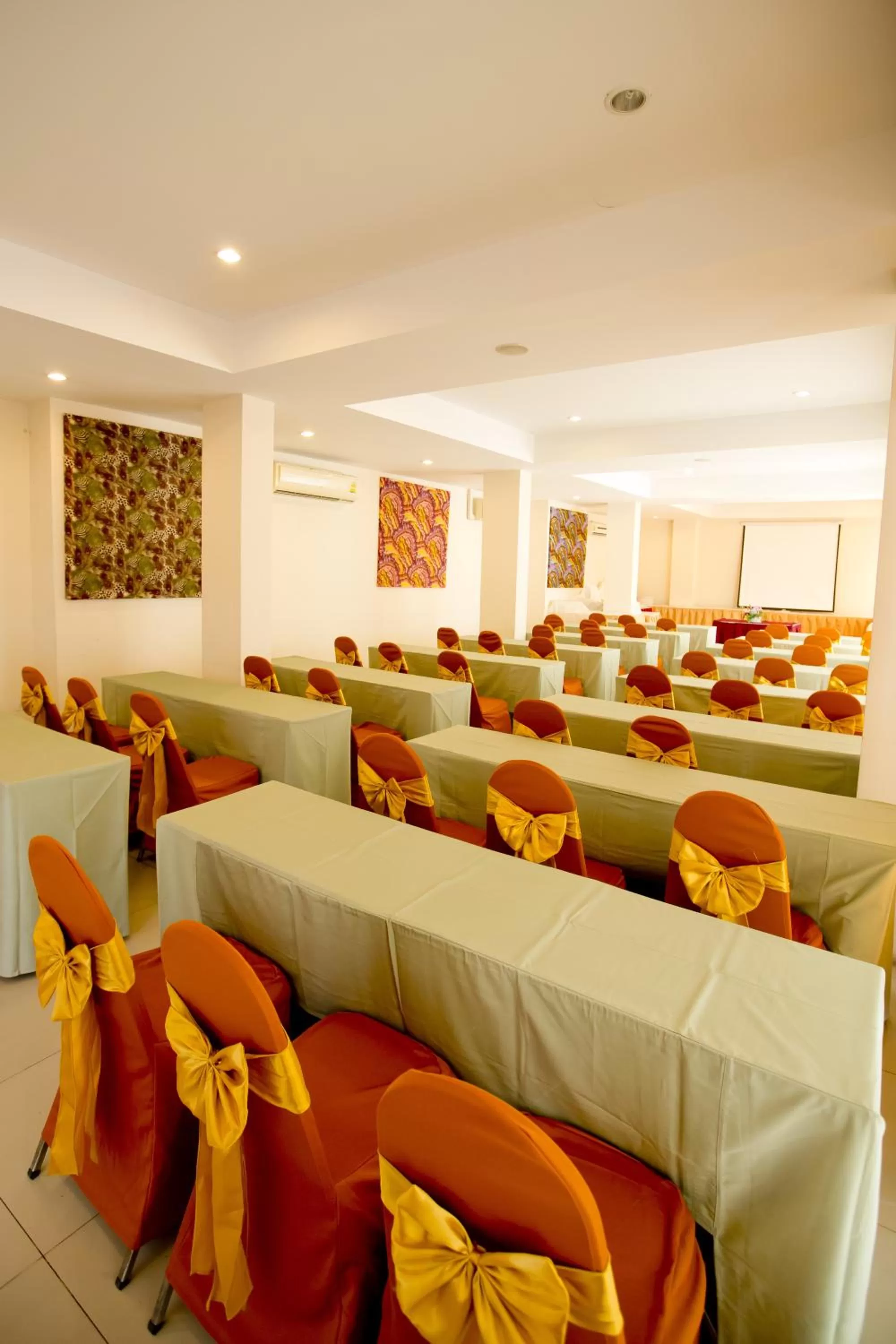 Business facilities in Sinsuvarn Airport Suite Hotel