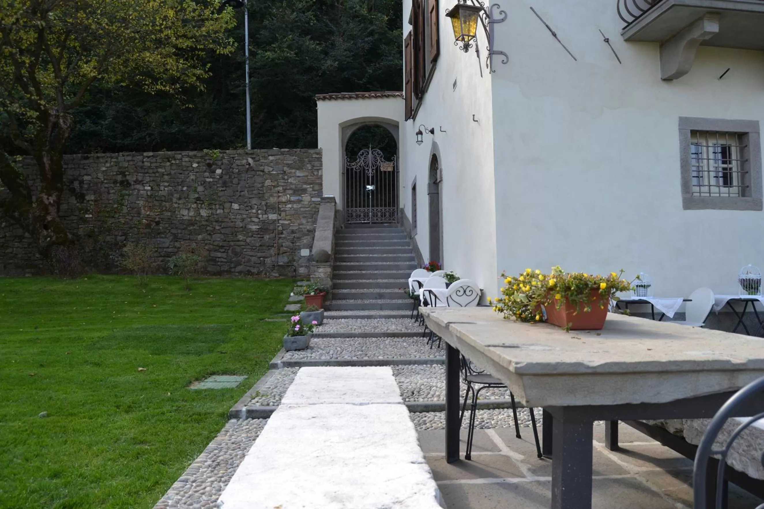 Facade/entrance in B&B Dimora Delle Donnole Bergamo Alta