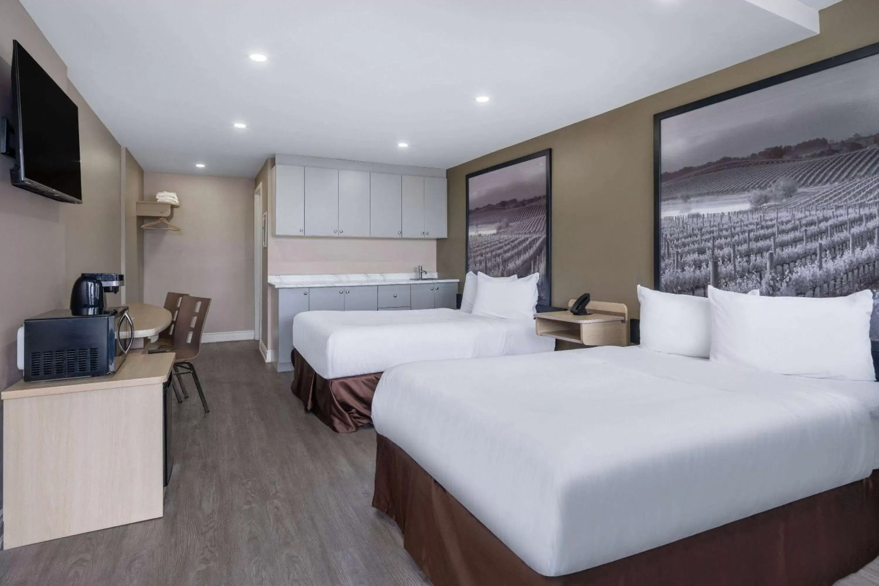 Double Room with Two Double Beds - Non-Smoking in Super 8 by Wyndham Niagara Falls ON Double Room with Two Double Beds - Non-Smoking in Super 8 by Wyndham Niagara Falls ON
