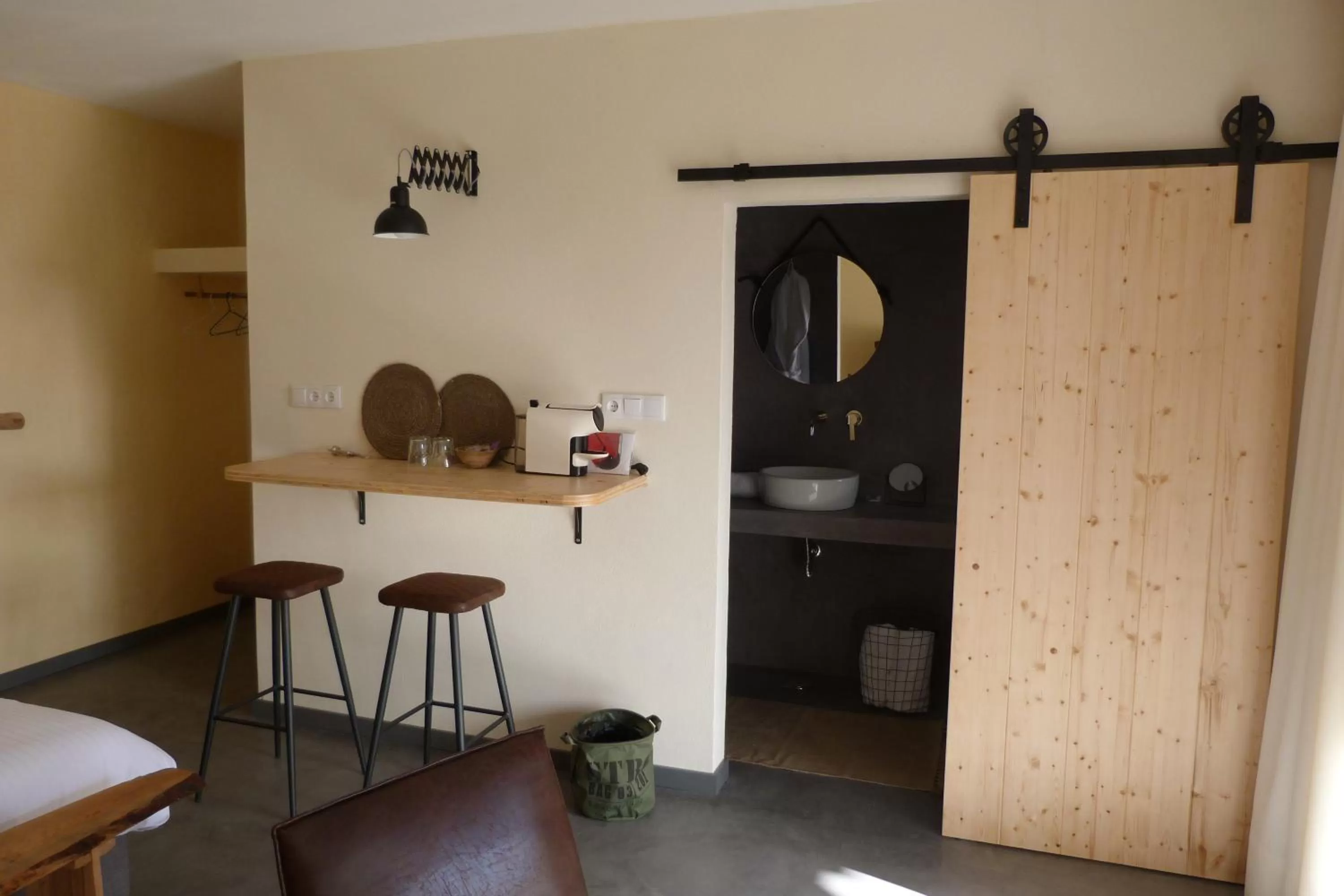 Coffee/tea facilities in Trendy and Luxe B&B and Garden Suite