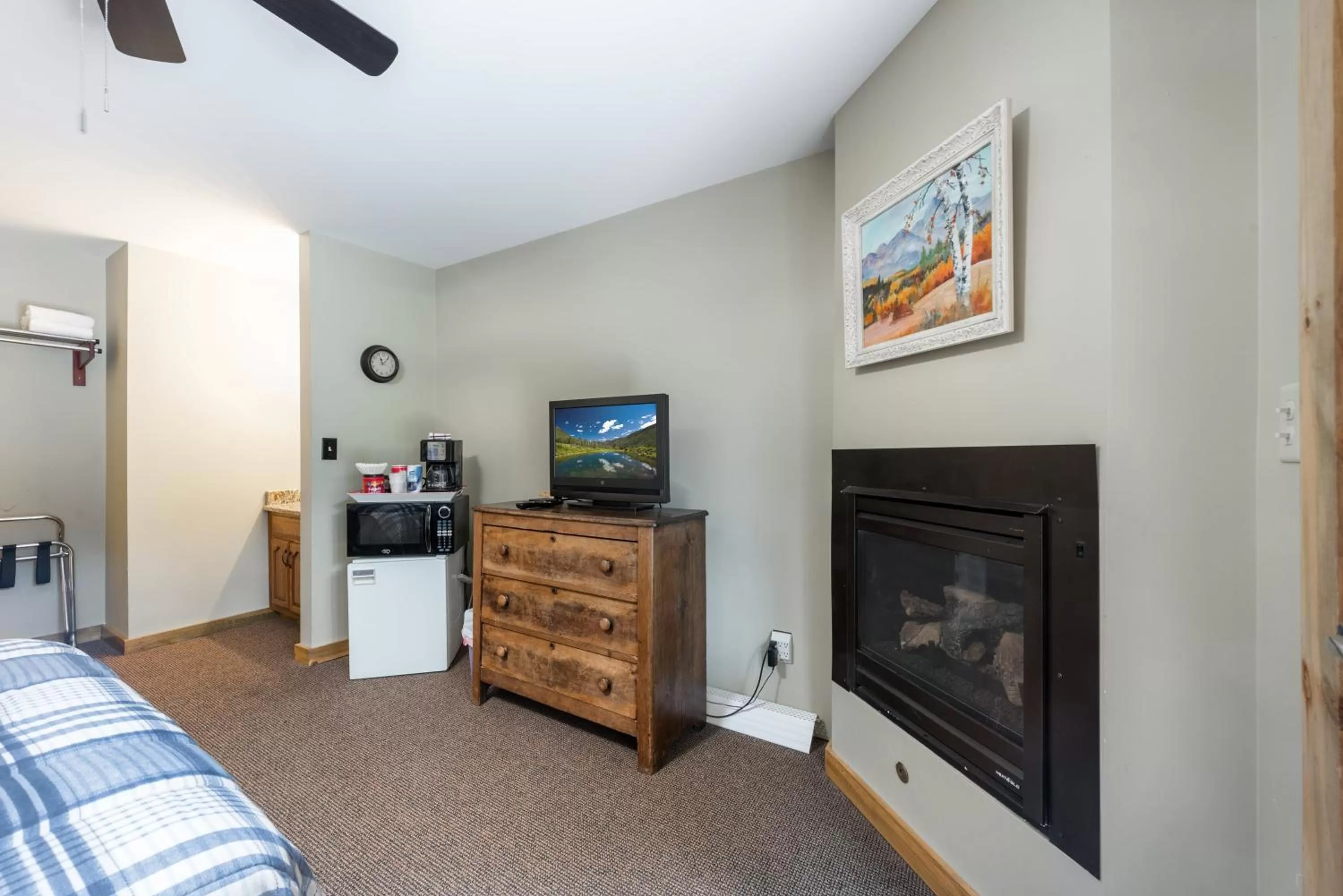 4 Seasons Inn on Fall River