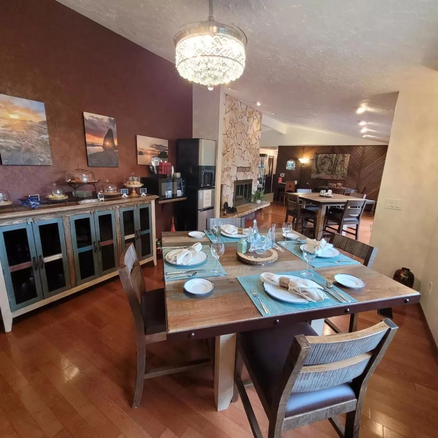 Dining area in Misty Valley Inn