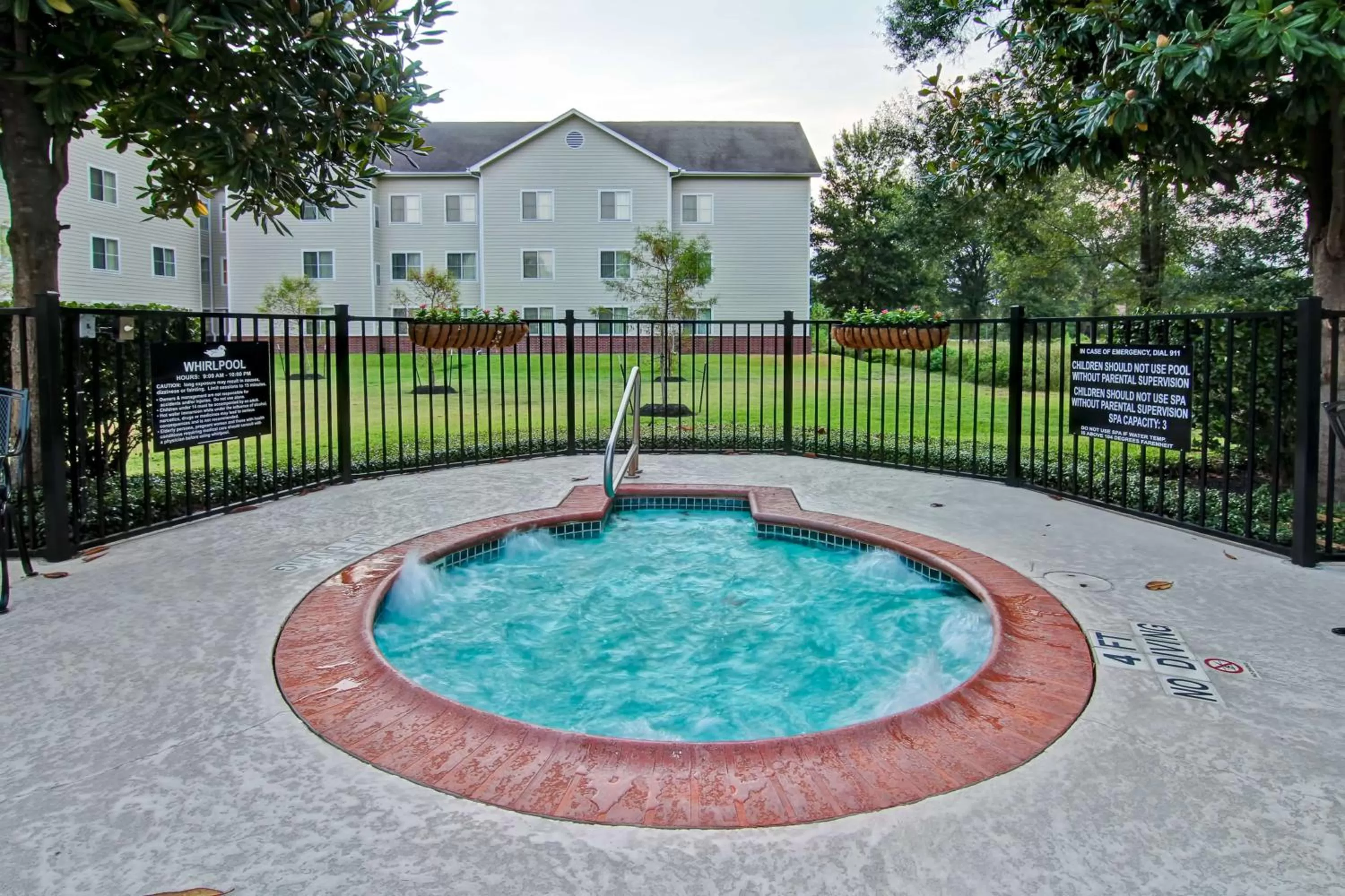 Hot Tub in Homewood Suites Houston Kingwood Parc Airport Area