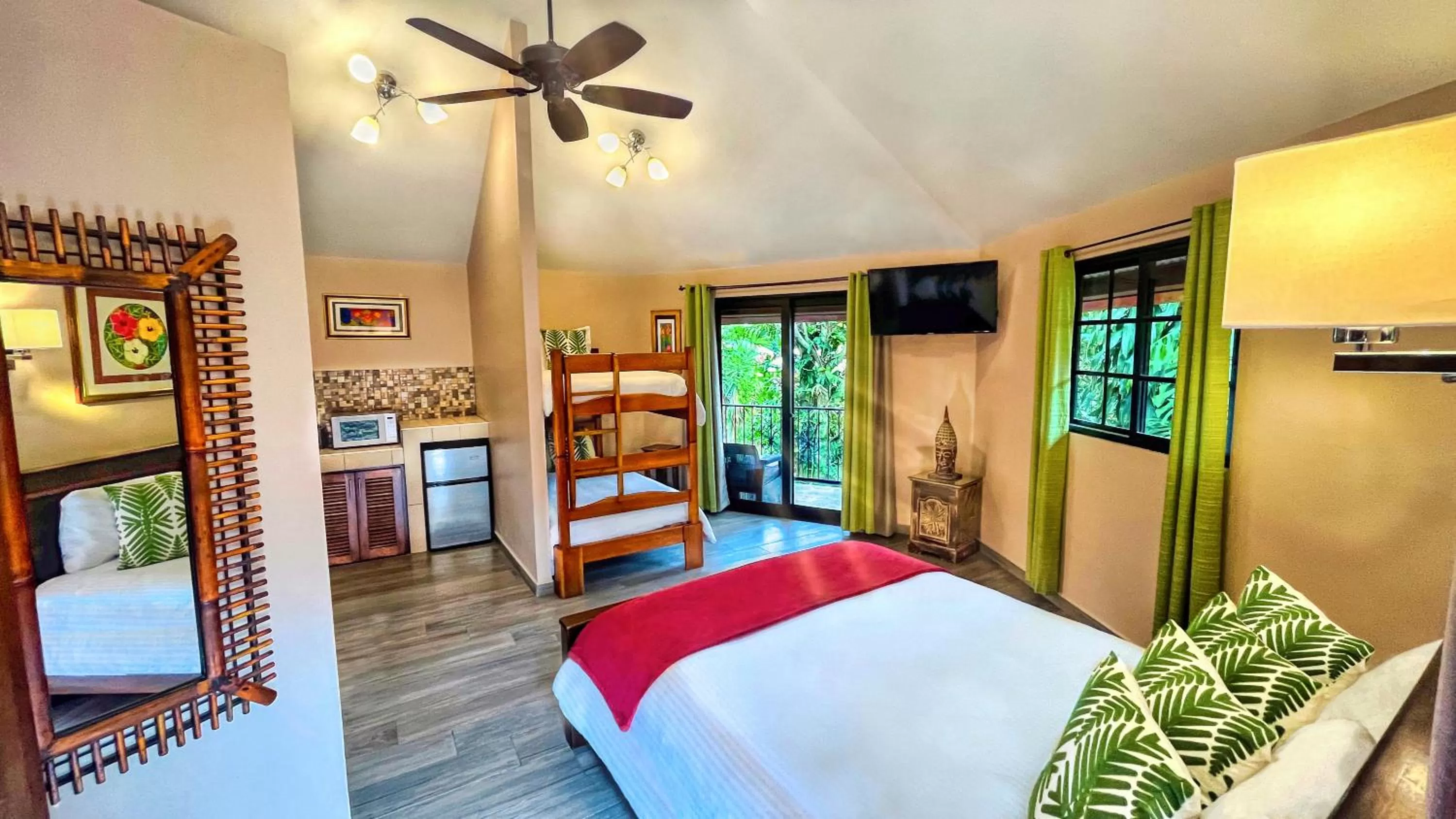 Patio, Bed in Boquete Garden Inn