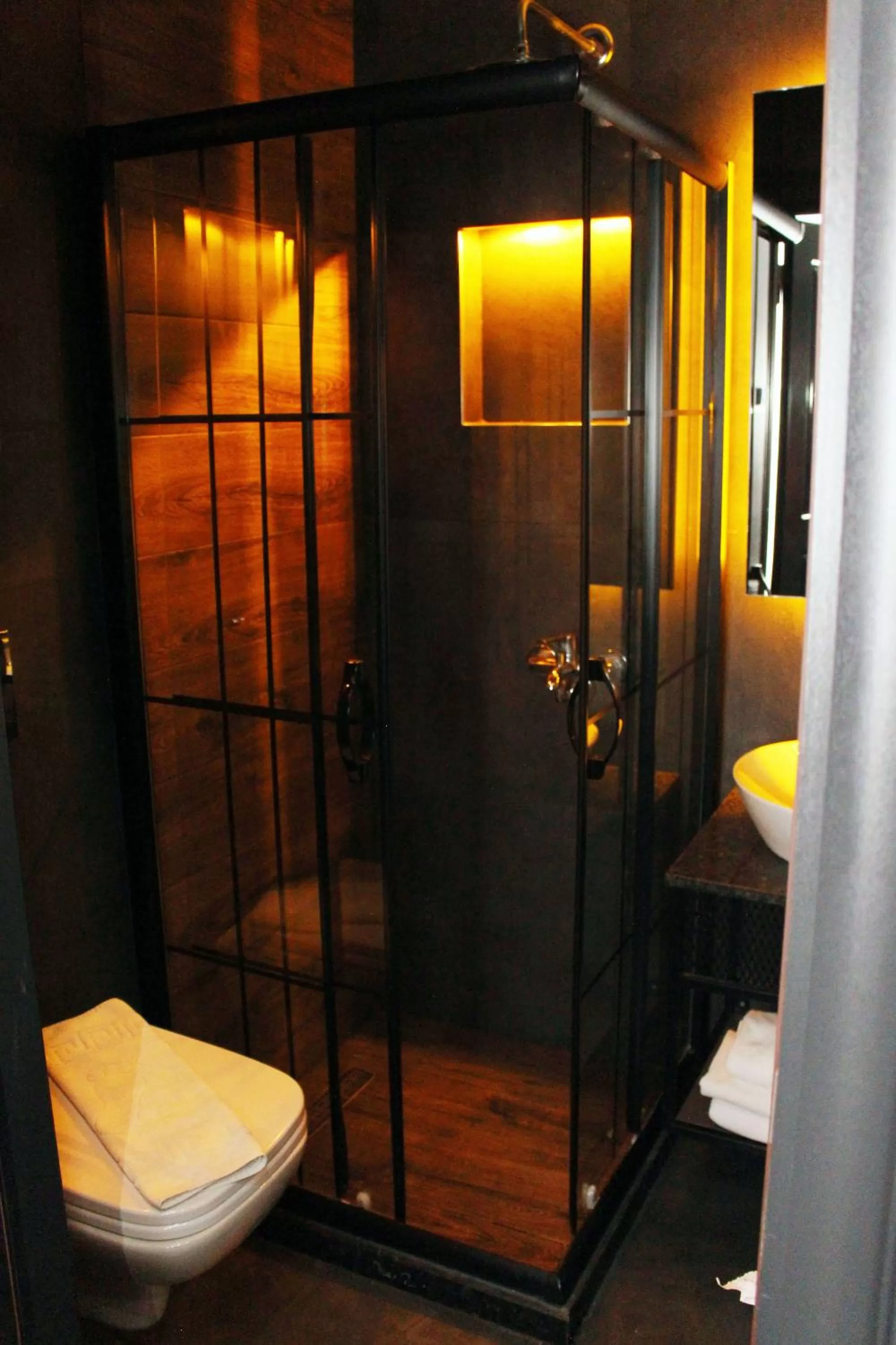 Shower in Istanbul Fair Hotel
