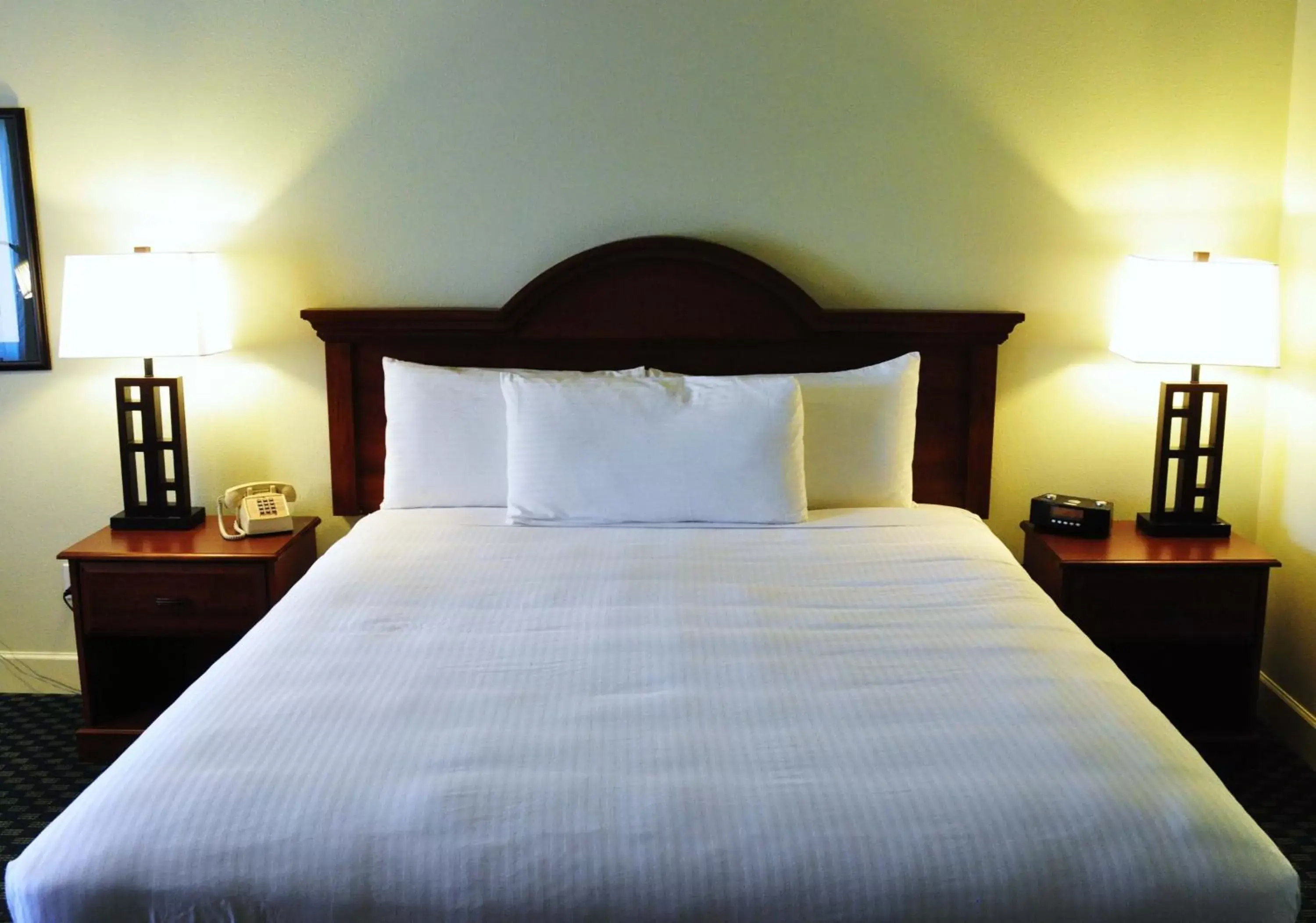 King Suite Sea View - Pet Friendly in Anacortes Ship Harbor Inn King Suite Sea View - Pet Friendly in Anacortes Ship Harbor Inn