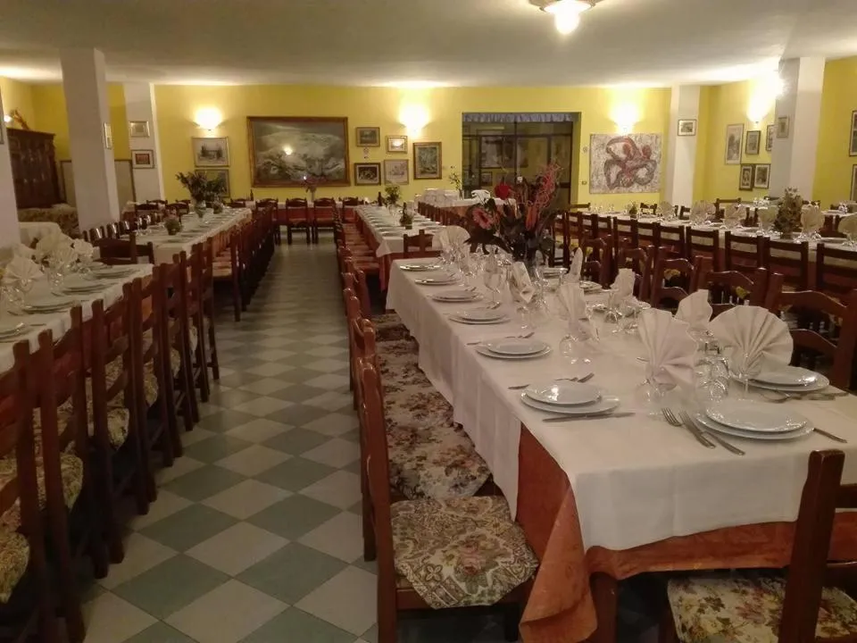 Restaurant/places to eat in Hotel Ebe