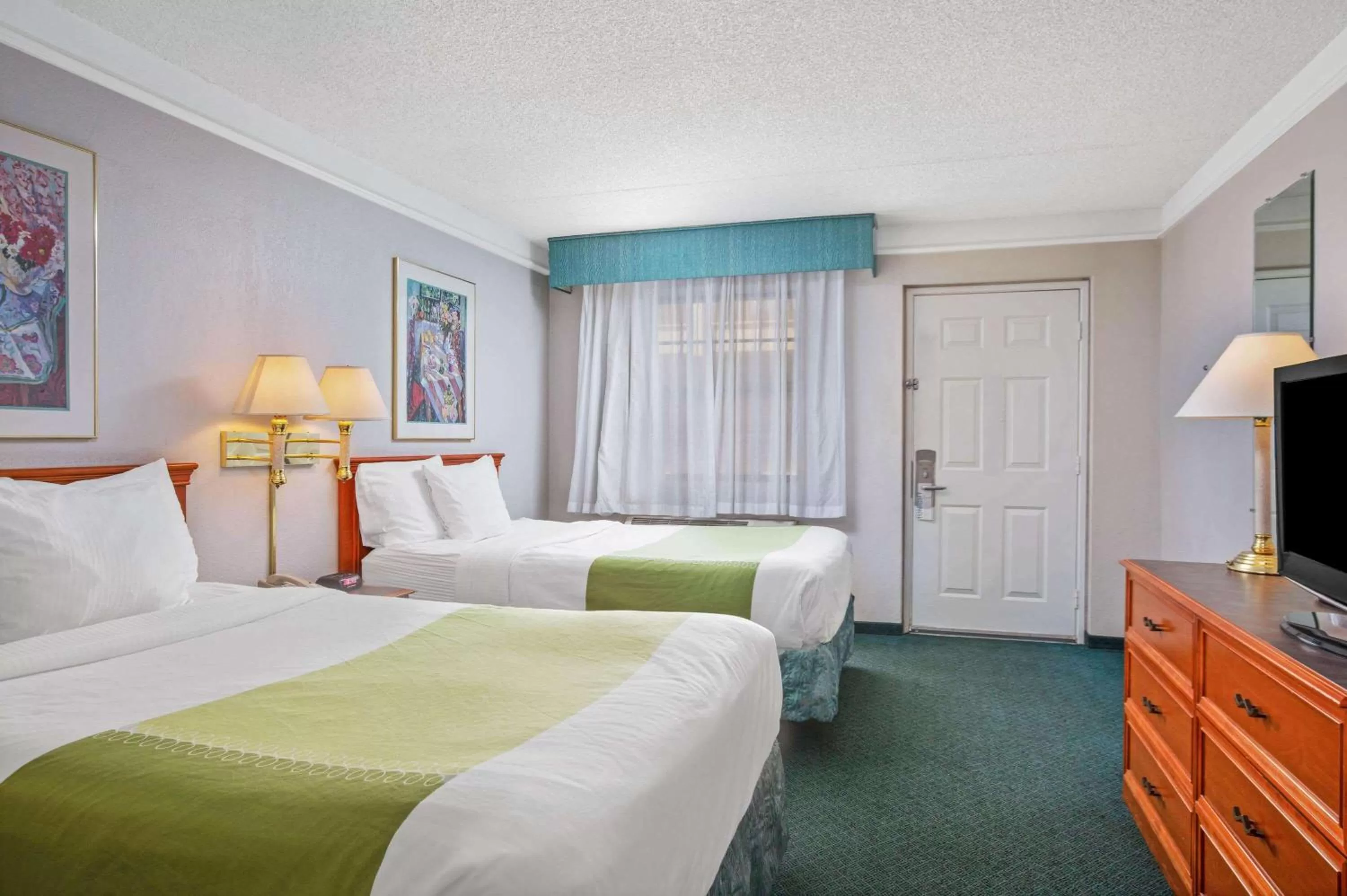 Double Room with Two Double Beds and Roll-in Shower - Mobility Access/Non-Smoking in La Quinta Inn by Wyndham Reno