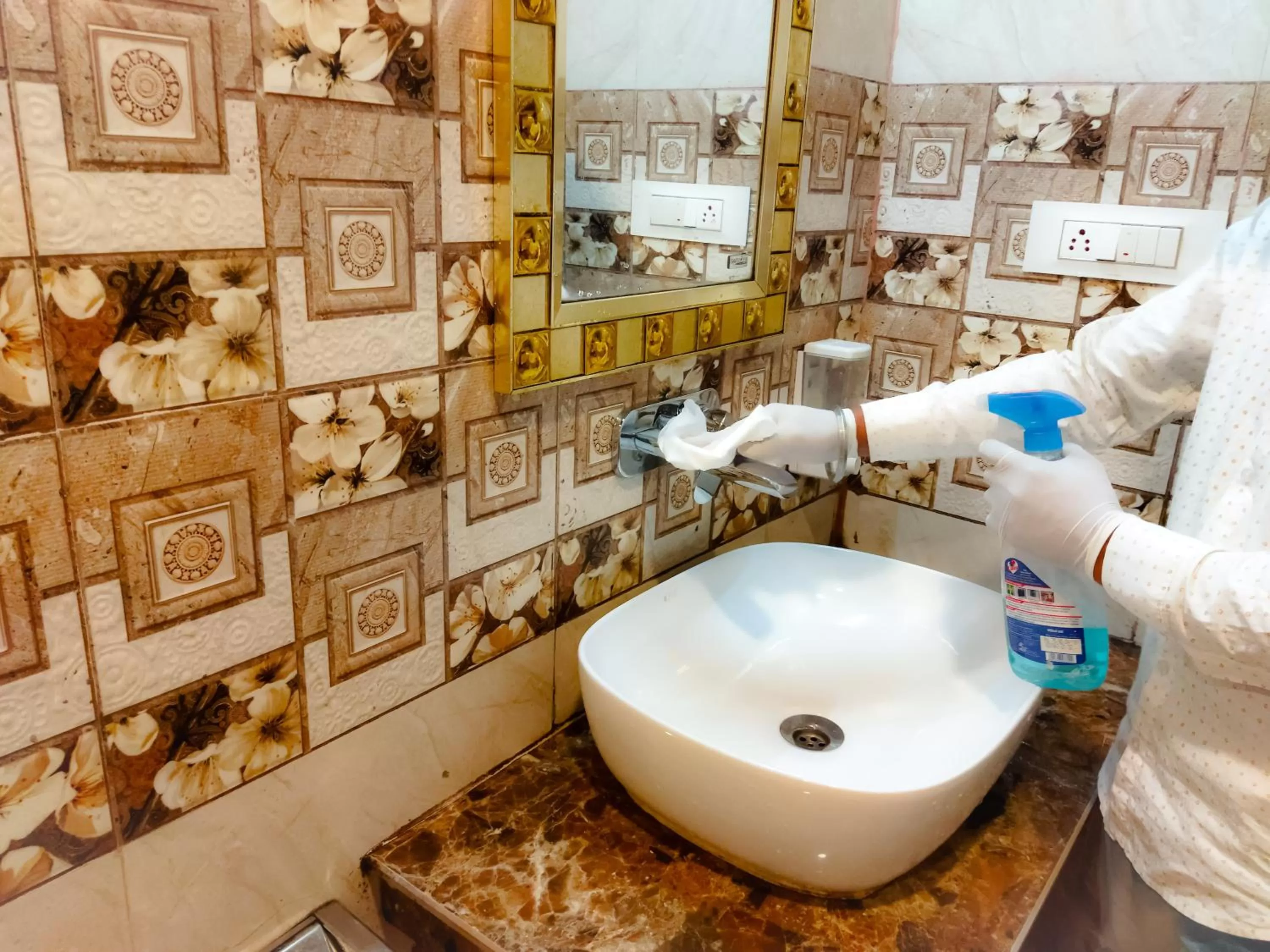 Bathroom in Hotel Himdhara, Dalhousie