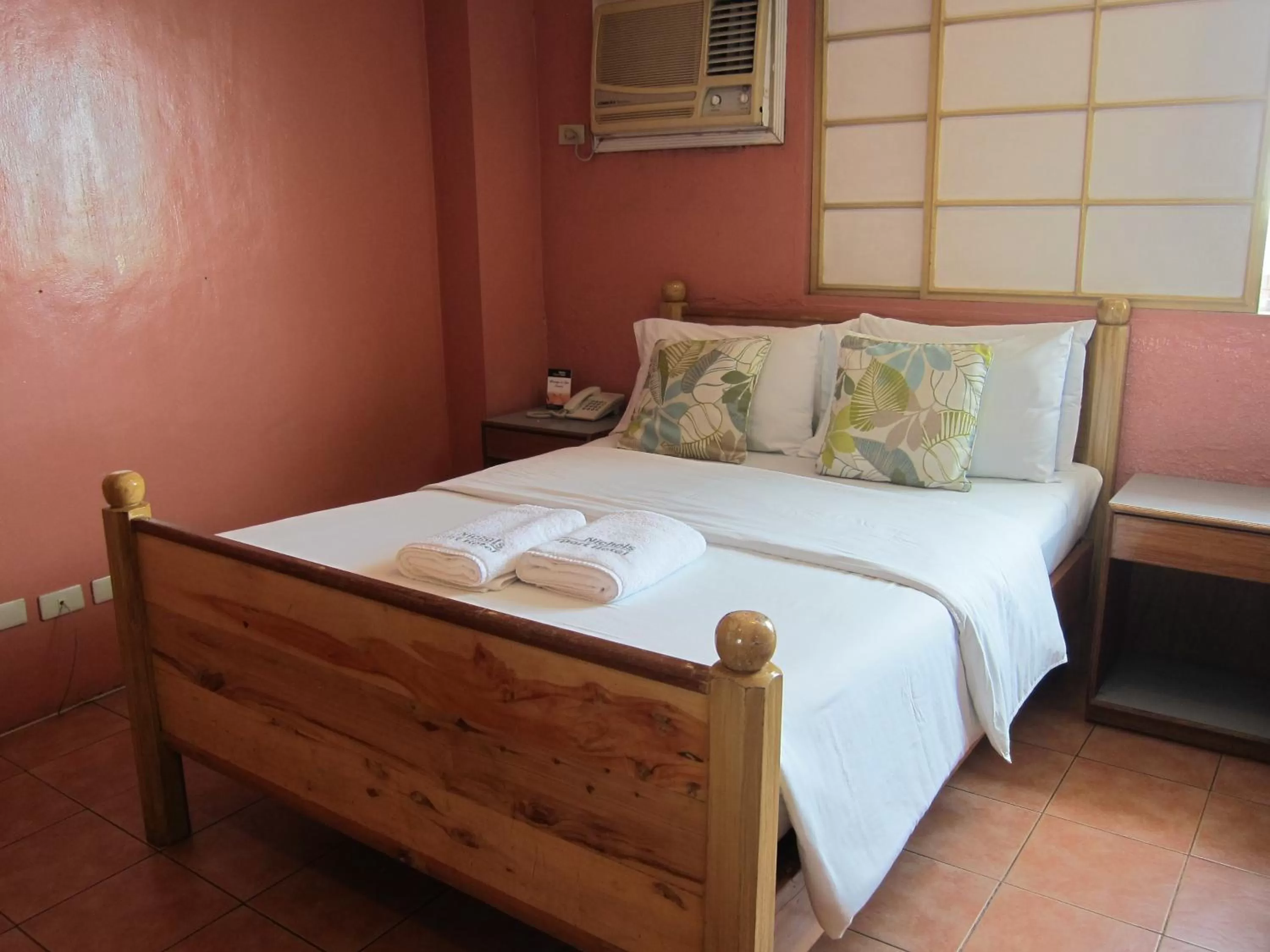 Bed in Nichols Airport Hotel