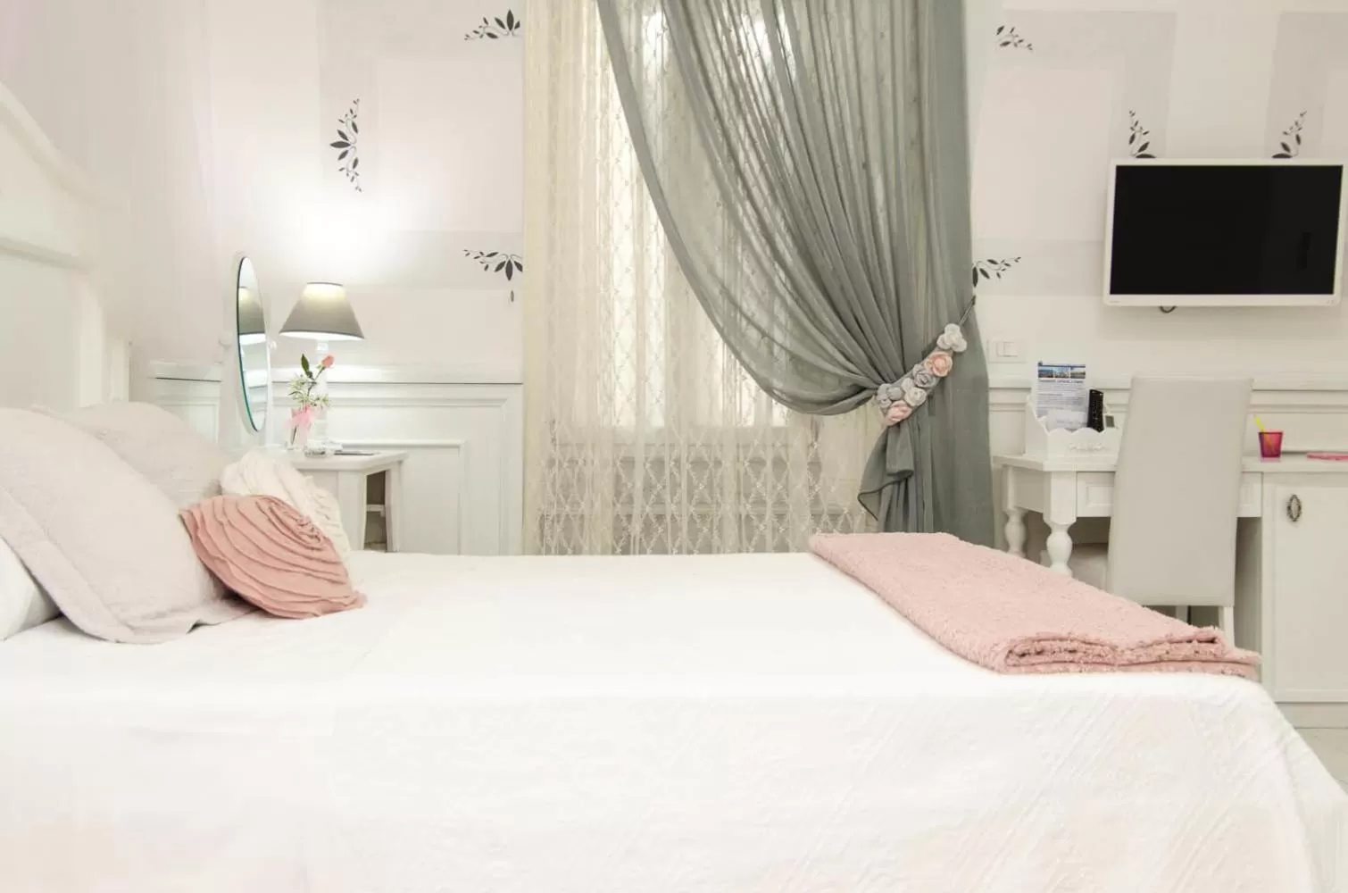 Photo of the whole room, Bed in Domus Rosa