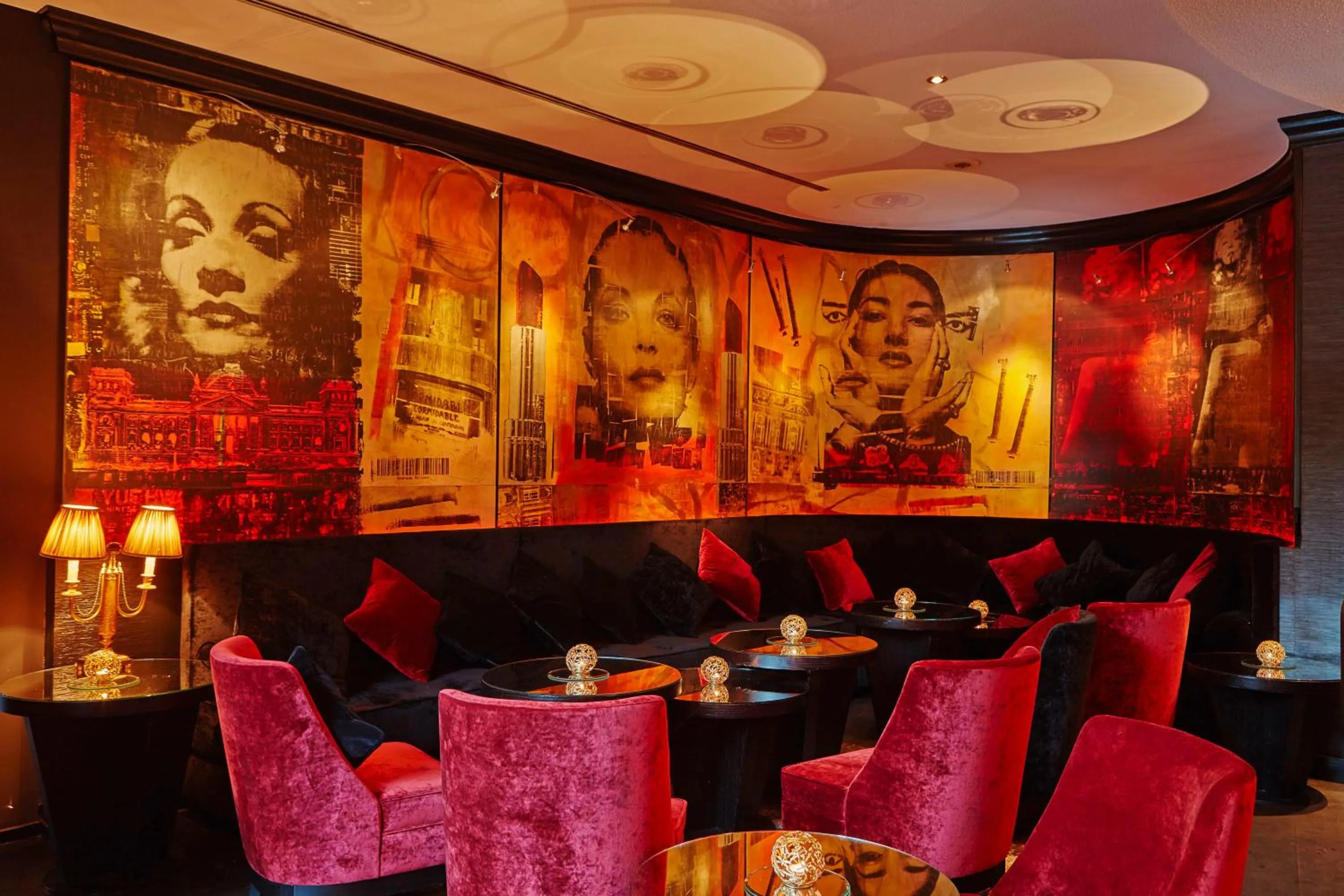 Food and drinks in Savoy Hotel