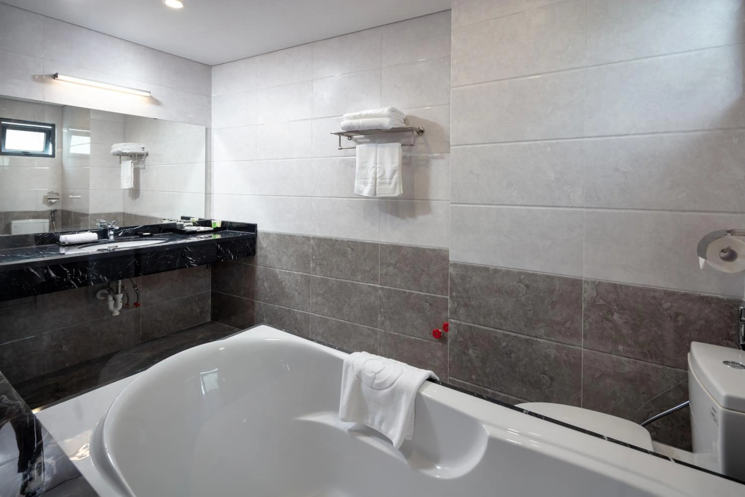 Shower in Grand Dragon Hotel Hanoi