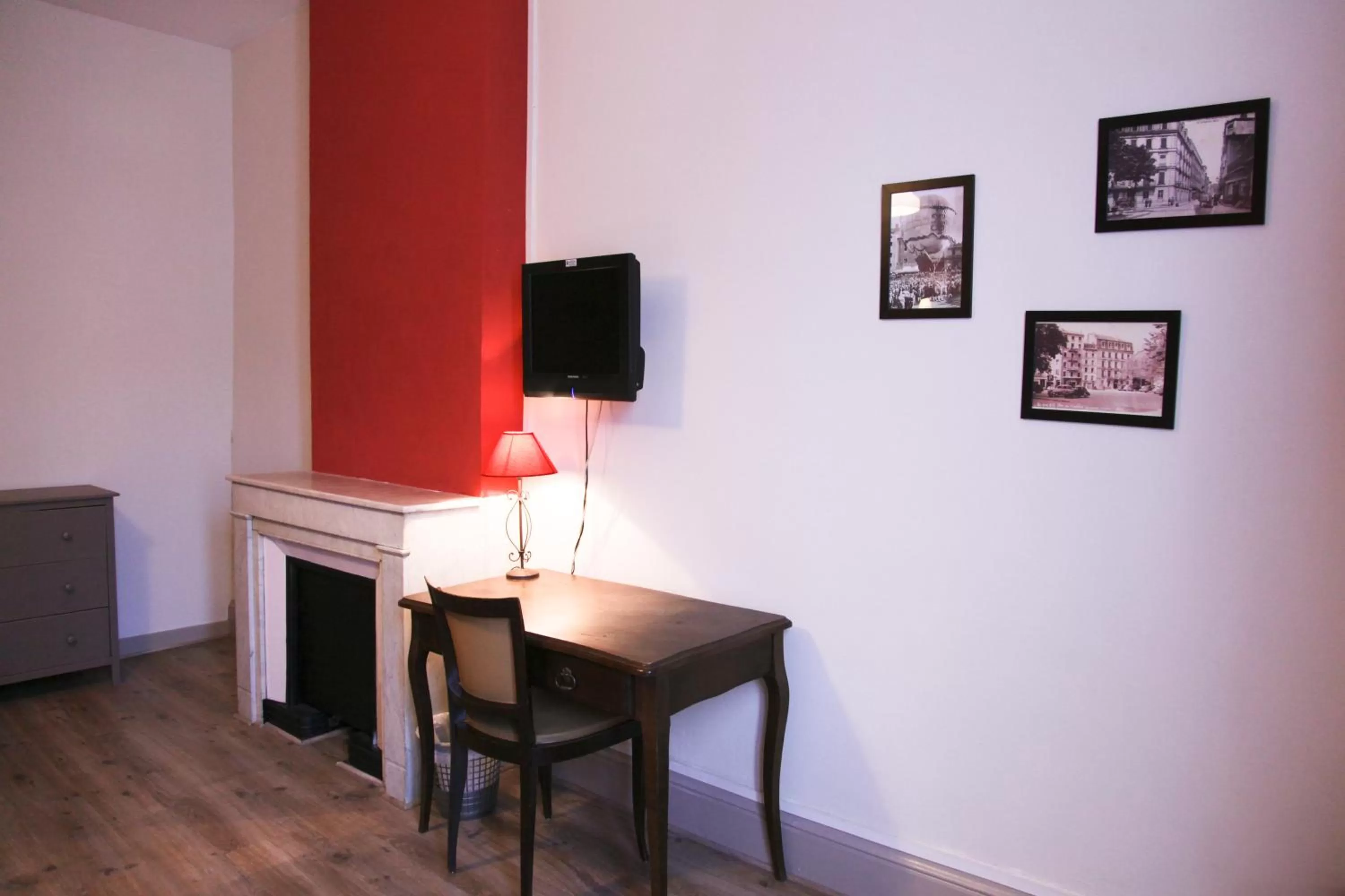 Decorative detail, TV/Entertainment Center in Hôtel du Midi