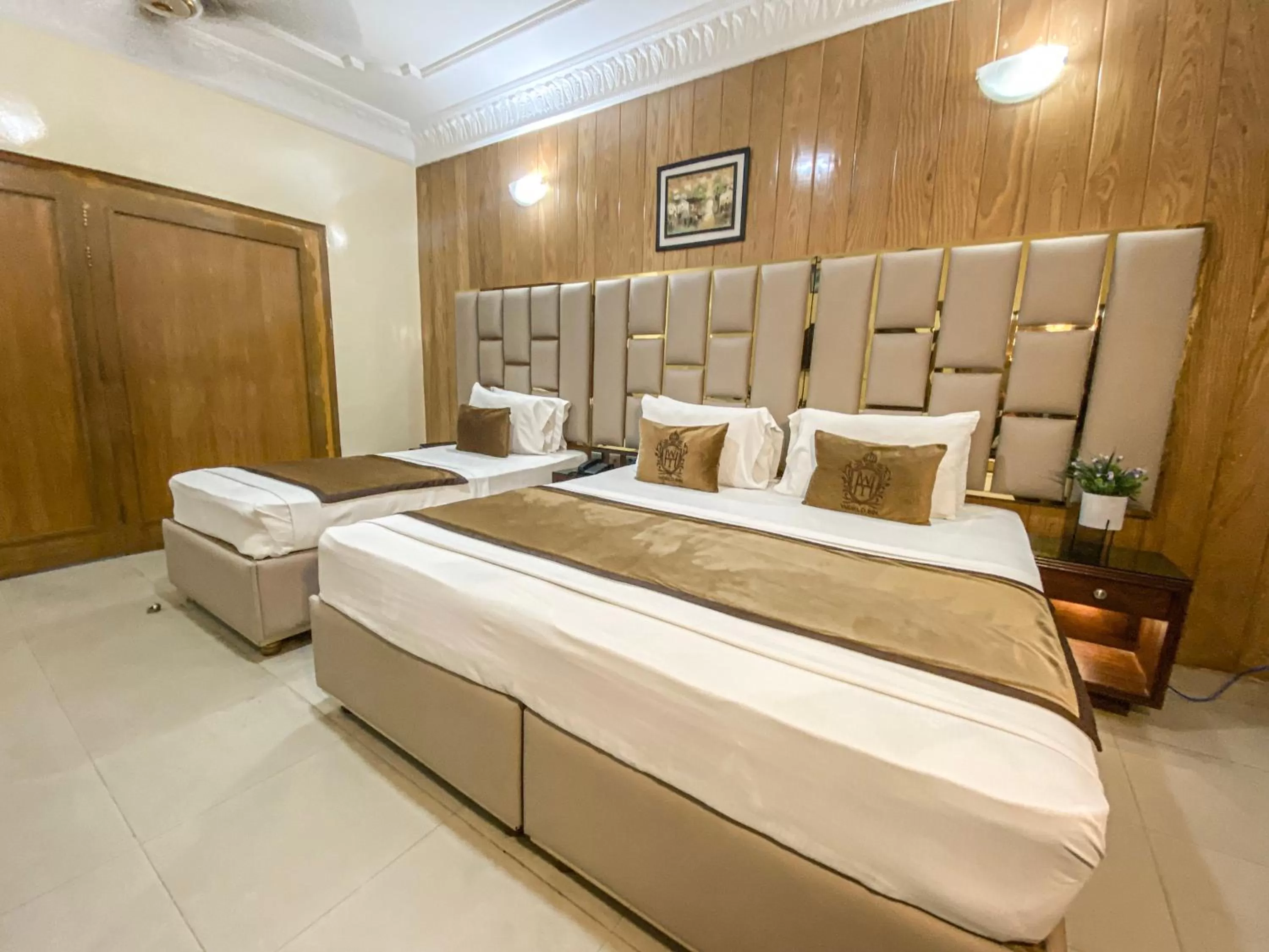 Bed in World Inn Karachi