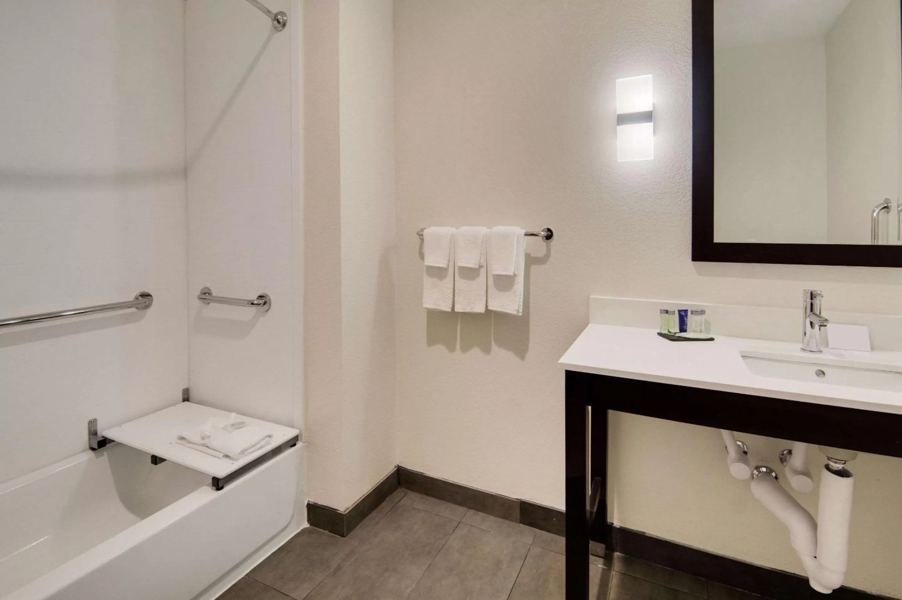 Bathroom in MainStay Suites Dallas Northwest - Irving