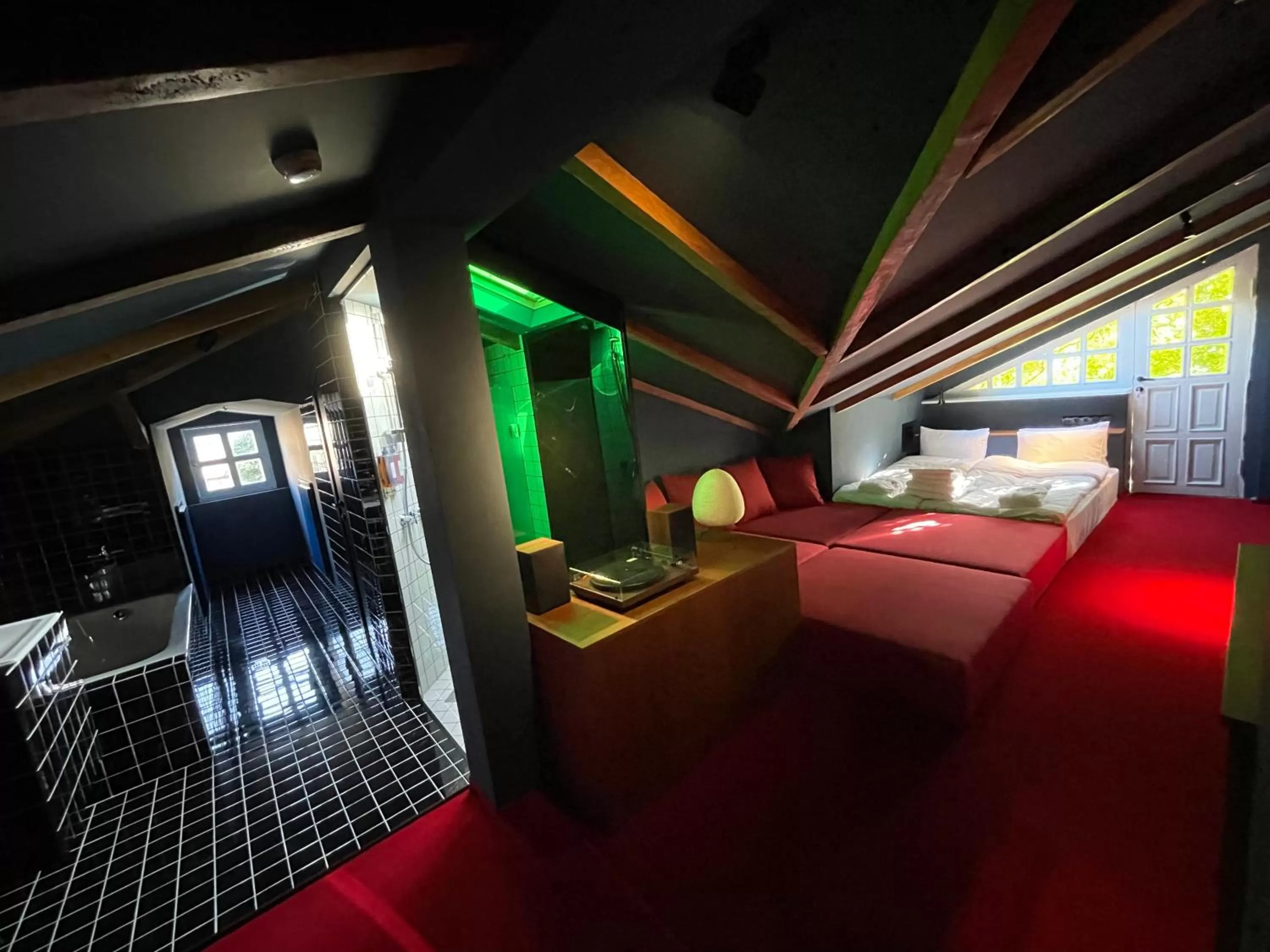 Photo of the whole room in Blueberry Nights