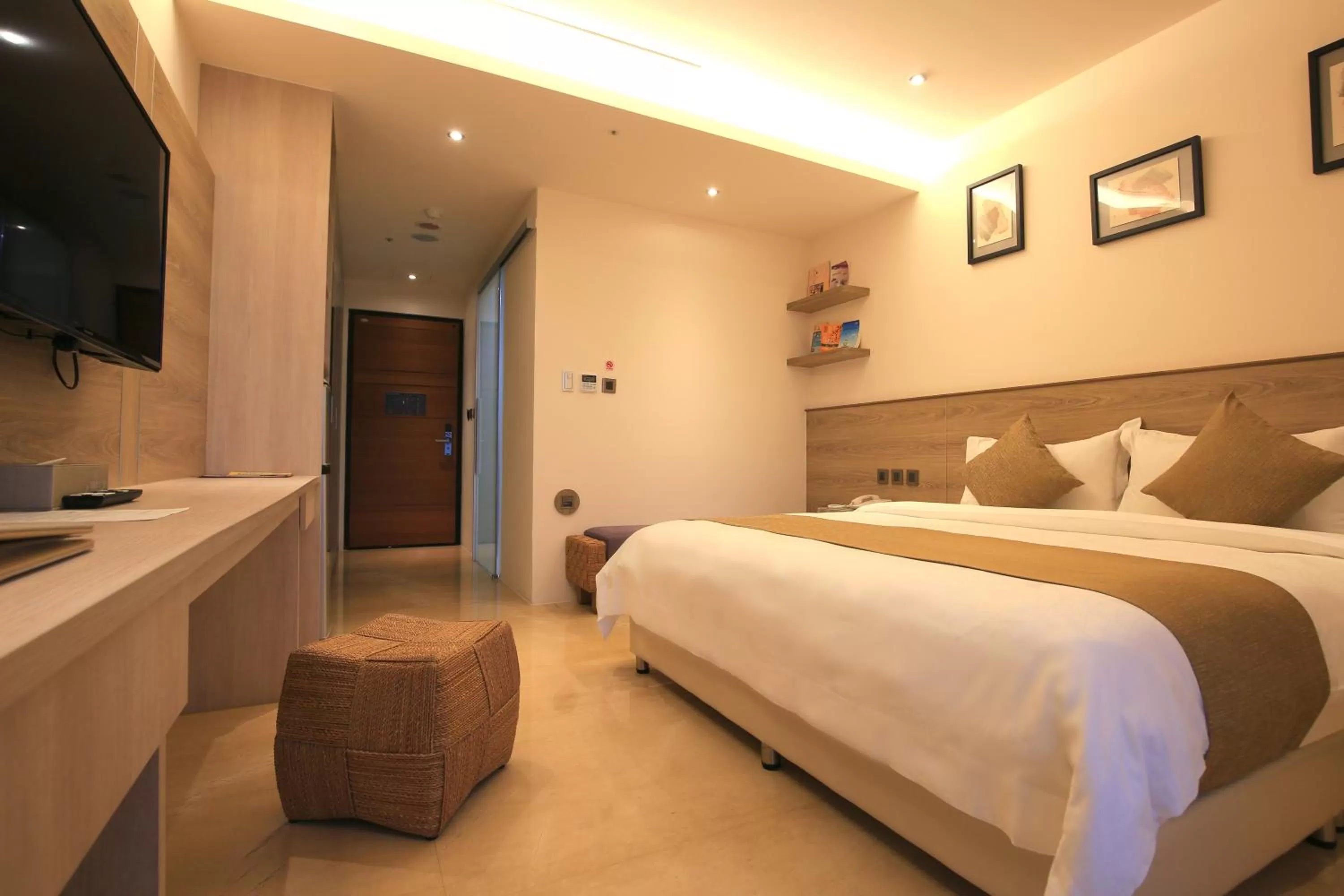 Photo of the whole room, Bed in Darlon Hotel