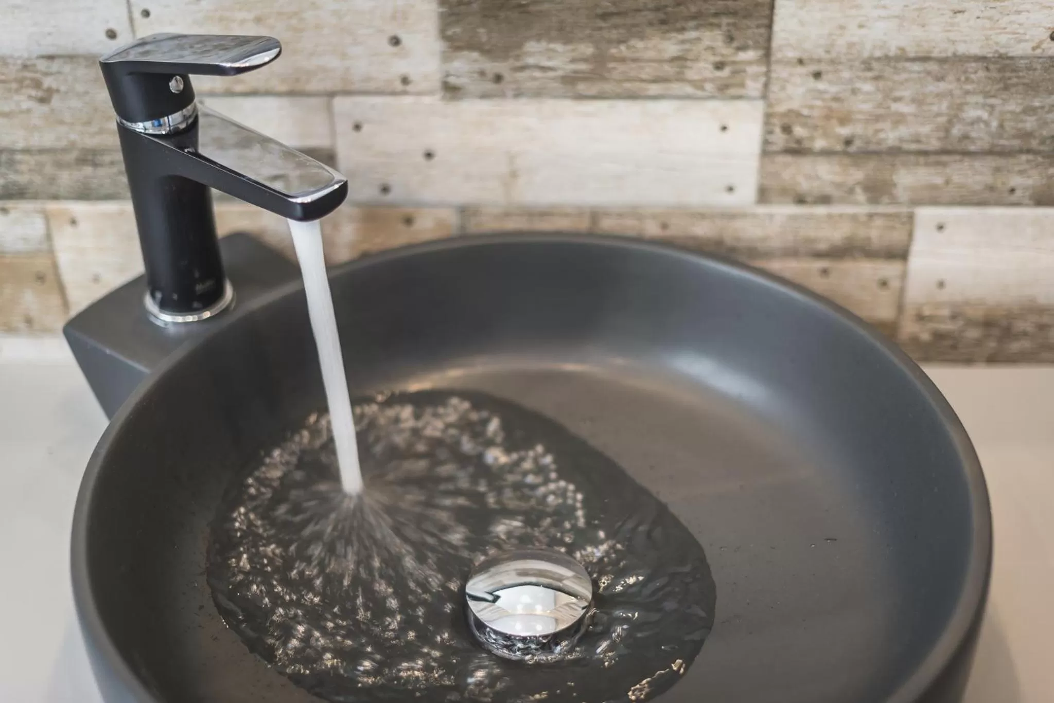 Bathroom in Athens Lights