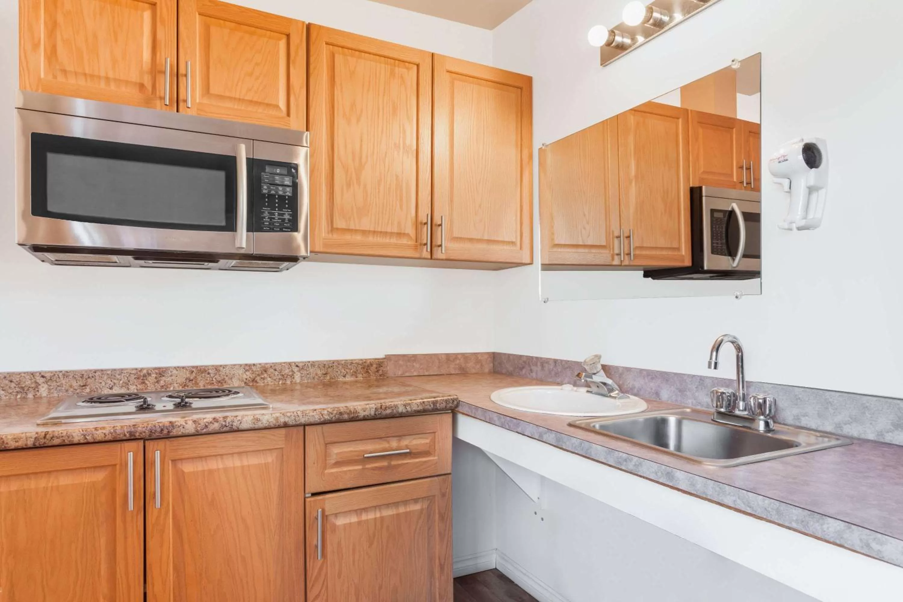 Photo of the whole room, Kitchen/Kitchenette in Knights Inn Merritt