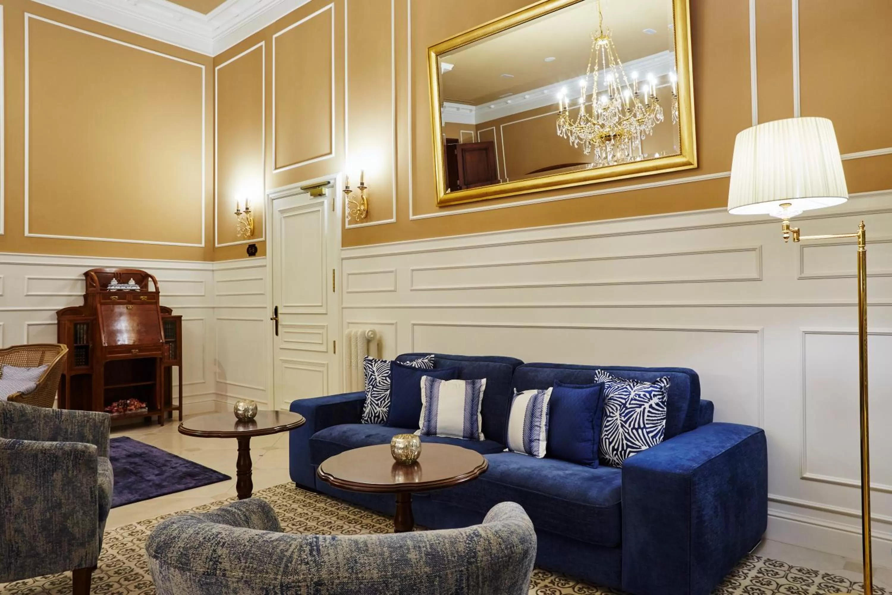 Communal lounge/ TV room in Hotel Casa Vilella 4* Sup