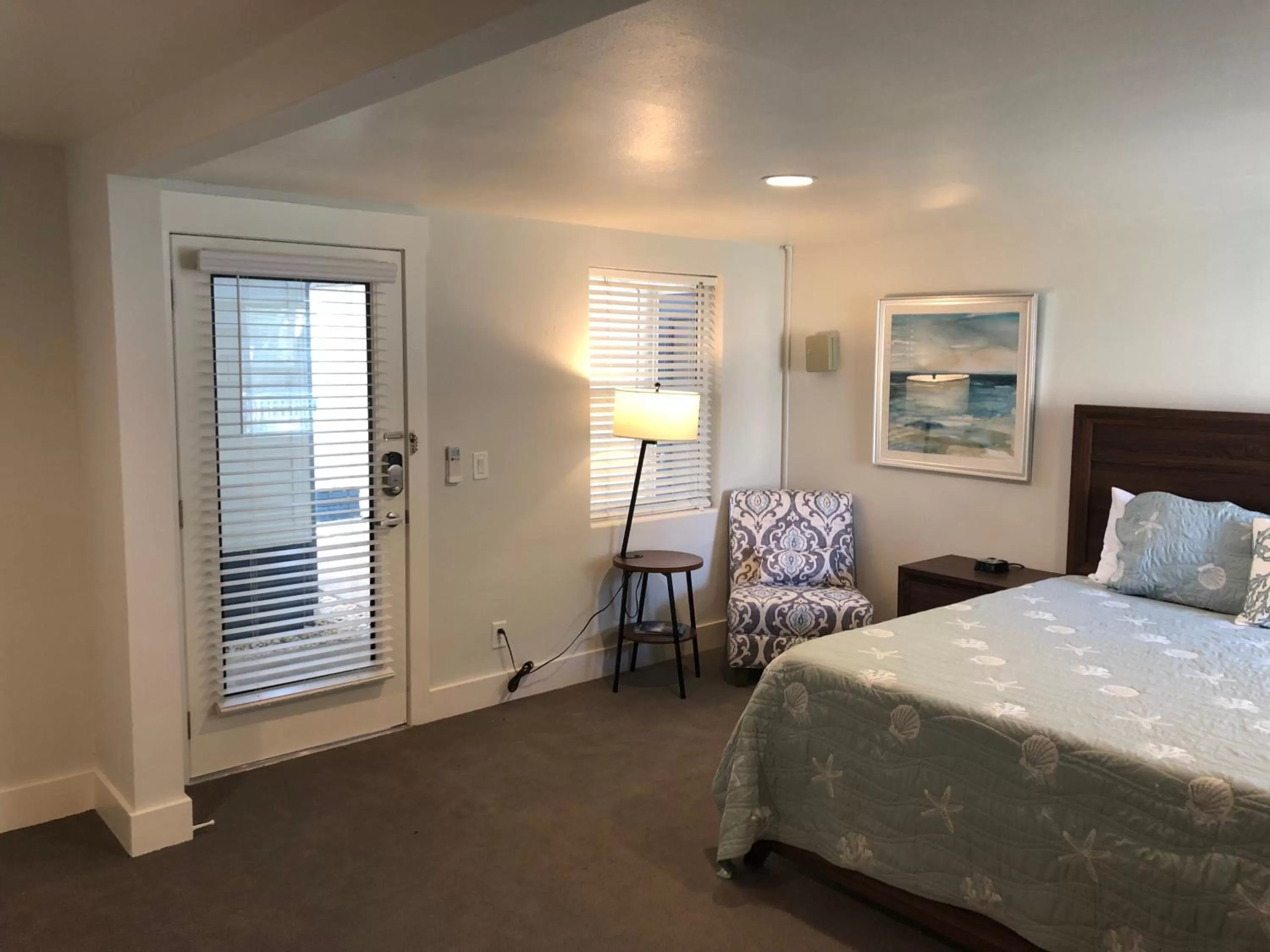 Bed in The Surf Beach Motel