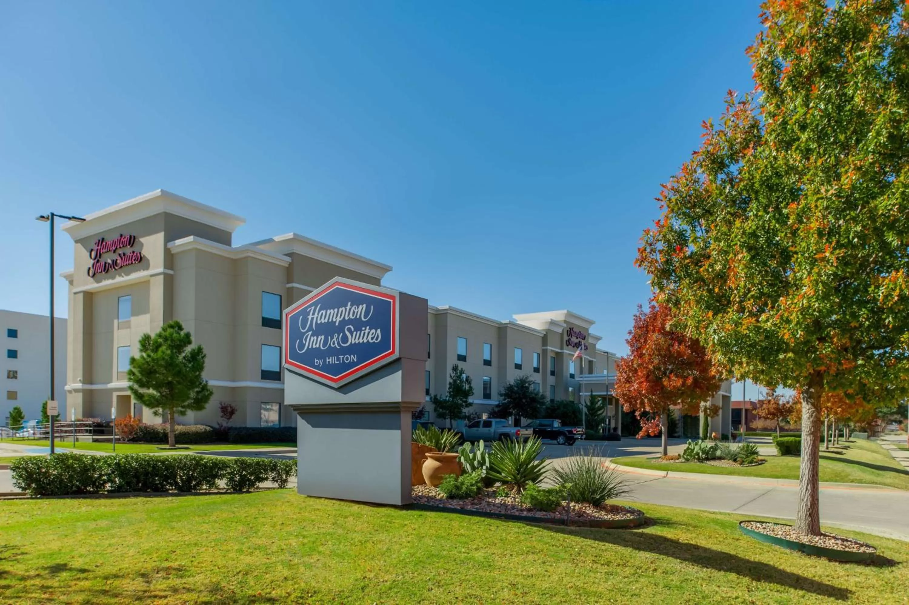 Property building in Hampton Inn & Suites Fort Worth-Fossil Creek